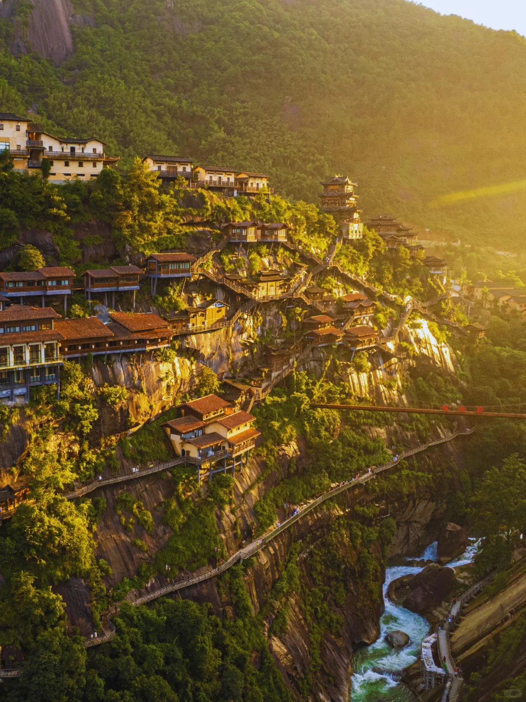 避暑又出片❗悬崖上的仙侠世界你体验过吗❓