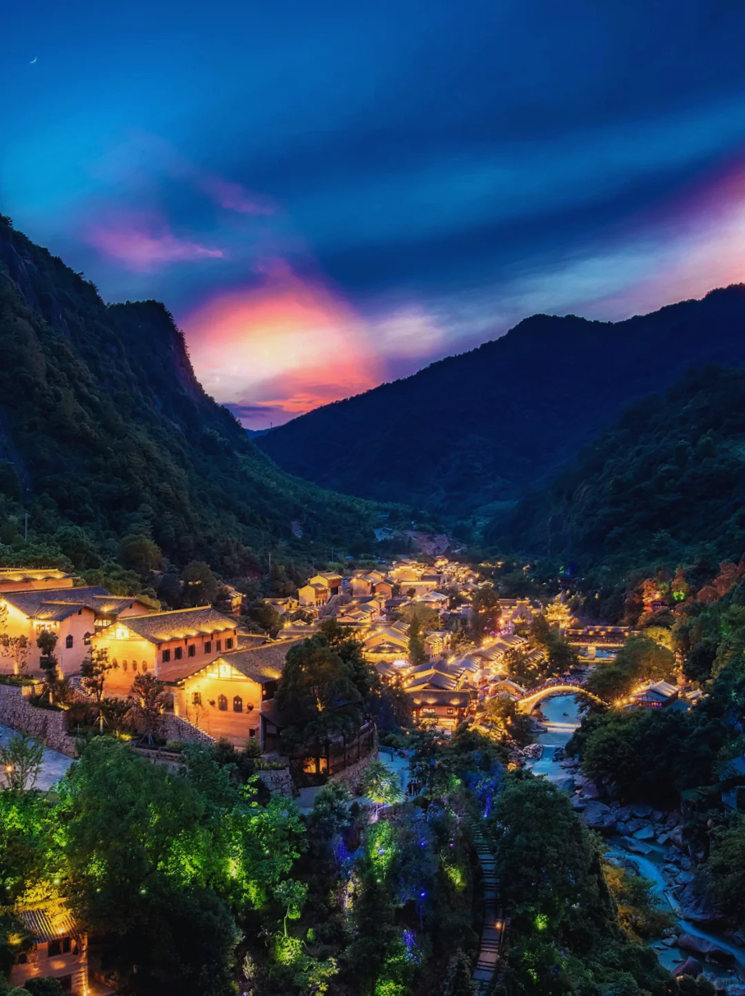 避暑又出片❗悬崖上的仙侠世界你体验过吗❓