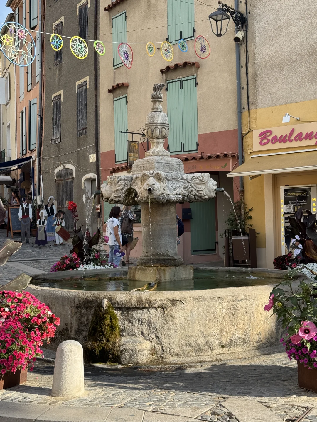 为啥我觉得用小红书查欧洲旅游攻略越看越乱