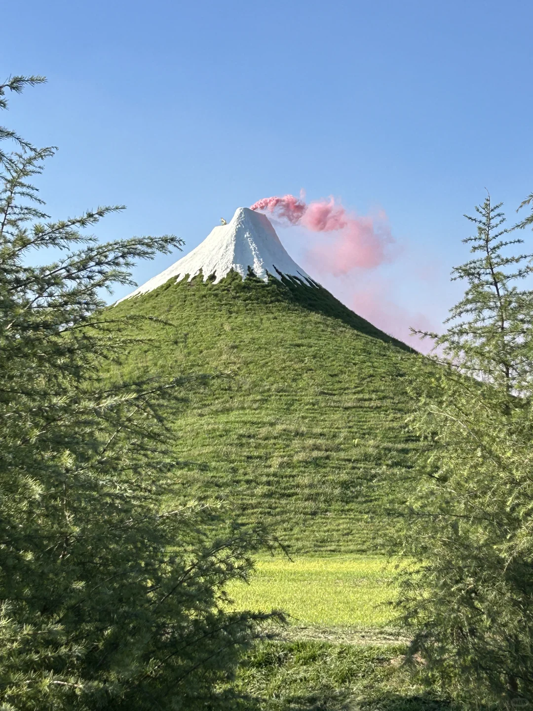 像动漫一样！活火山喷发！