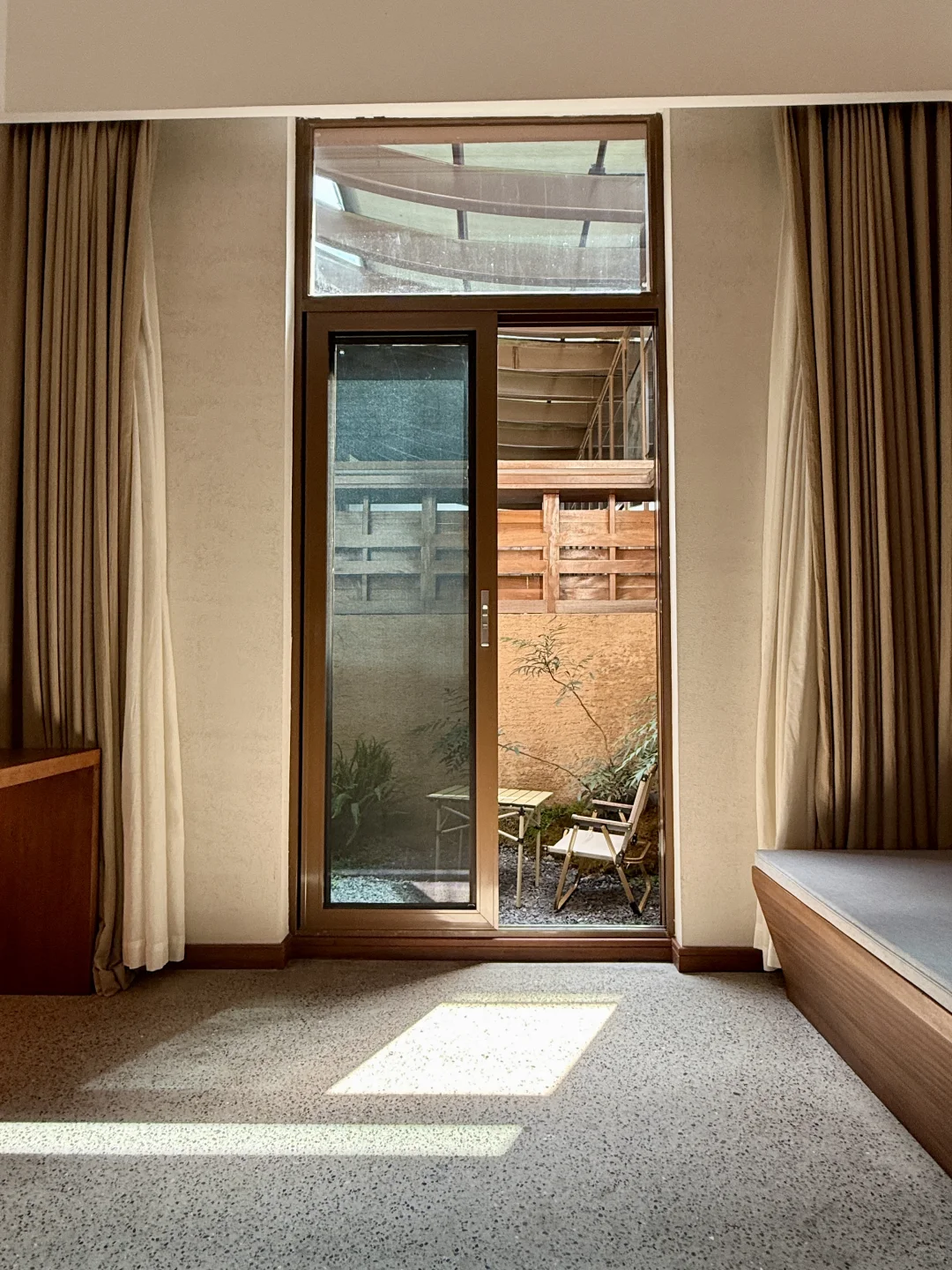 昨天在景区人挤人，今天在贵院独享整片竹林