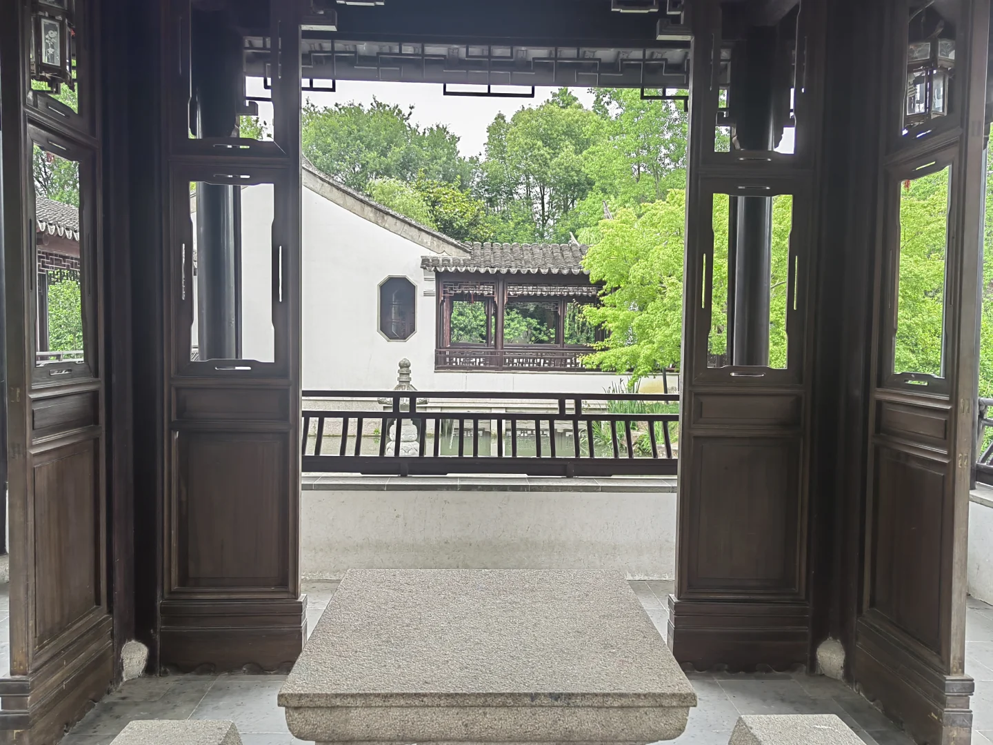 去苏州旅游,结果在景区里睡着