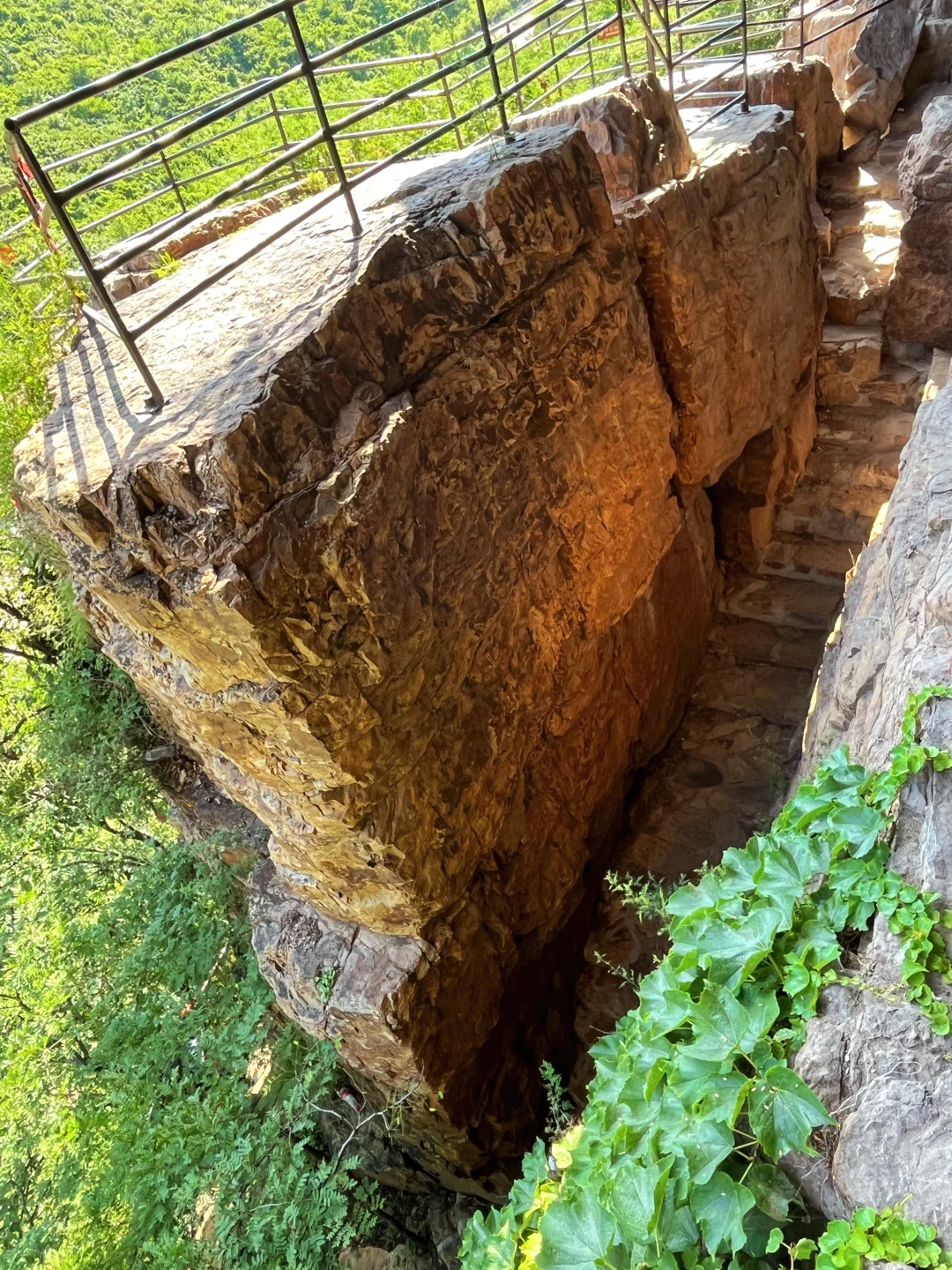 挂壁栈道———人参谷，感觉是要准备收费的节奏