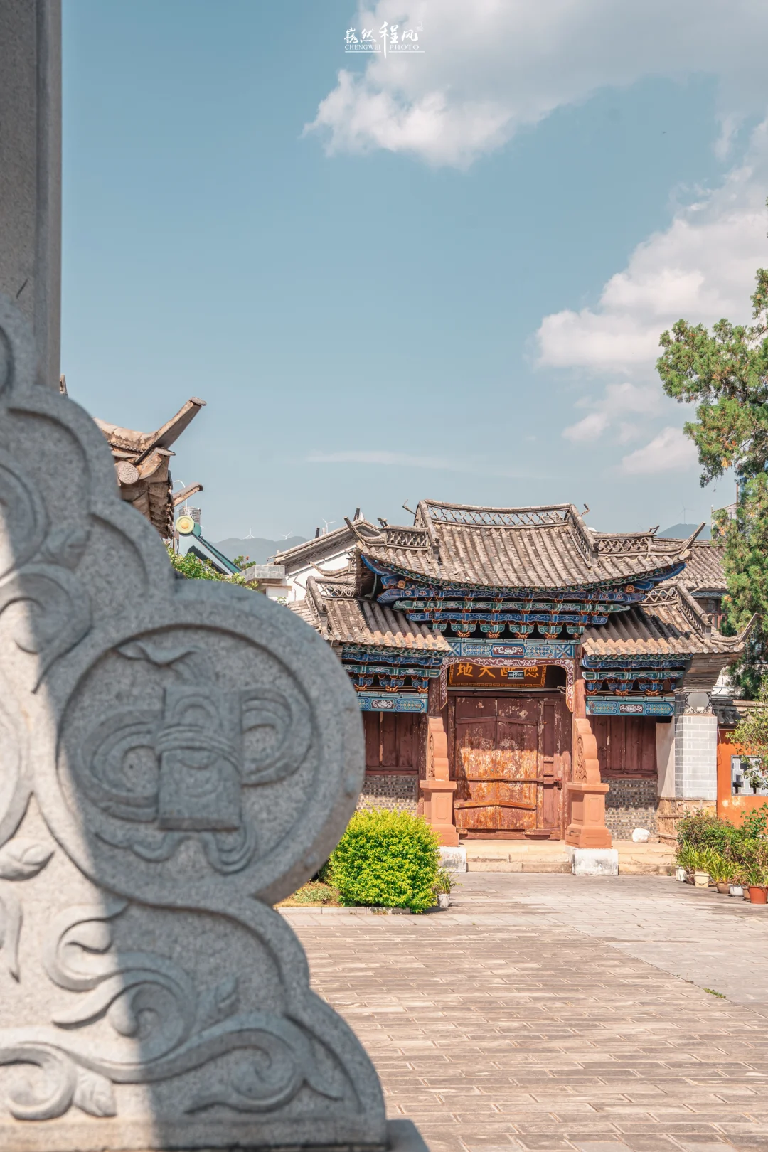 巍山古城 | 蓝花楹盛开下的百年文庙