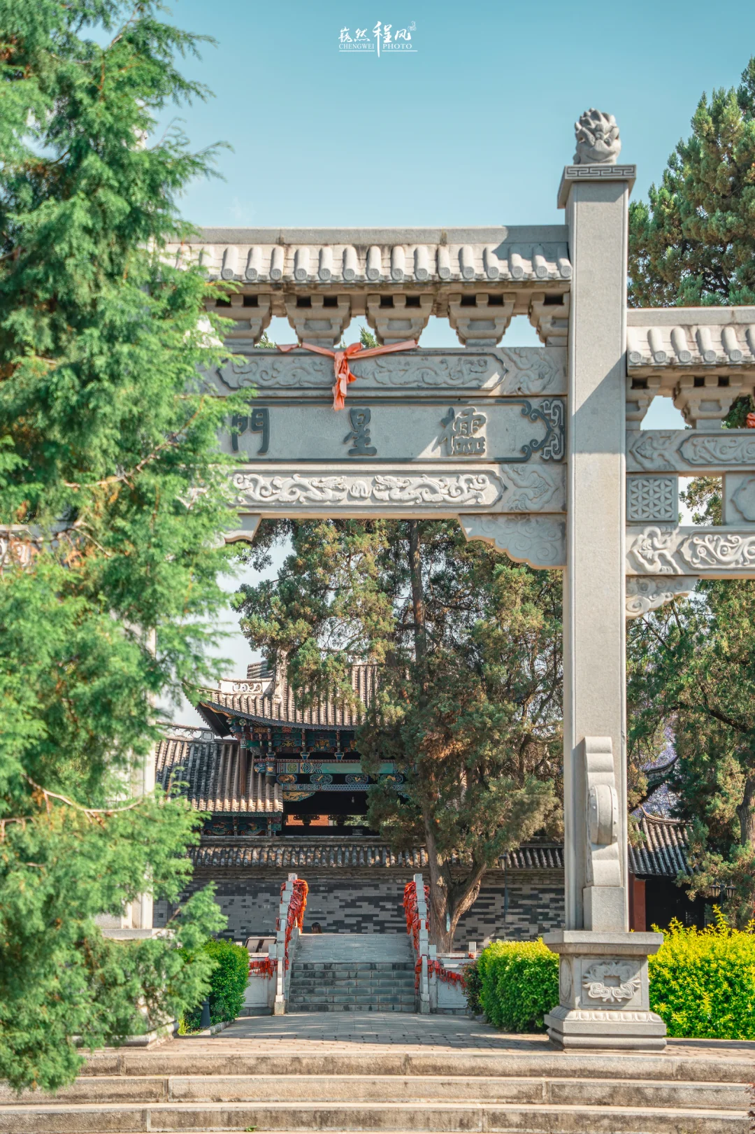 巍山古城 | 蓝花楹盛开下的百年文庙