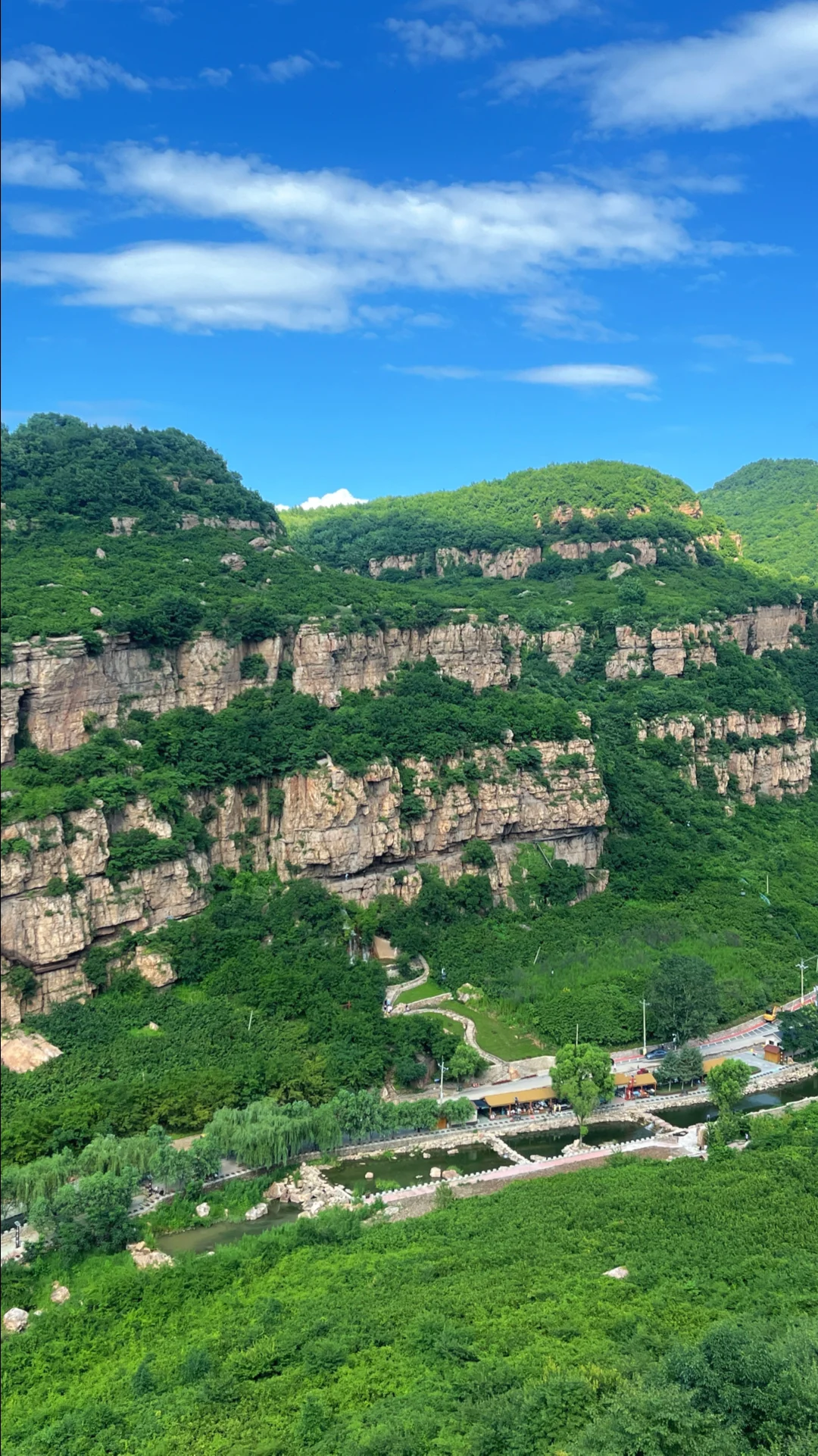 挂壁栈道———人参谷，感觉是要准备收费的节奏