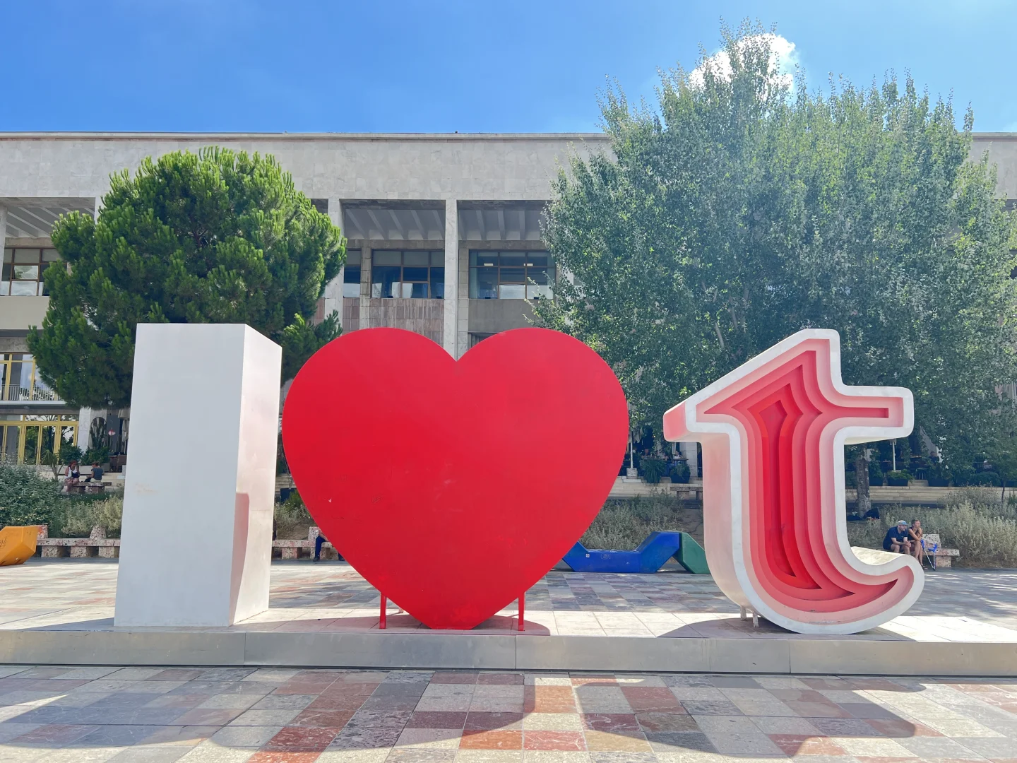 地拉那旅游荒漠。不推荐