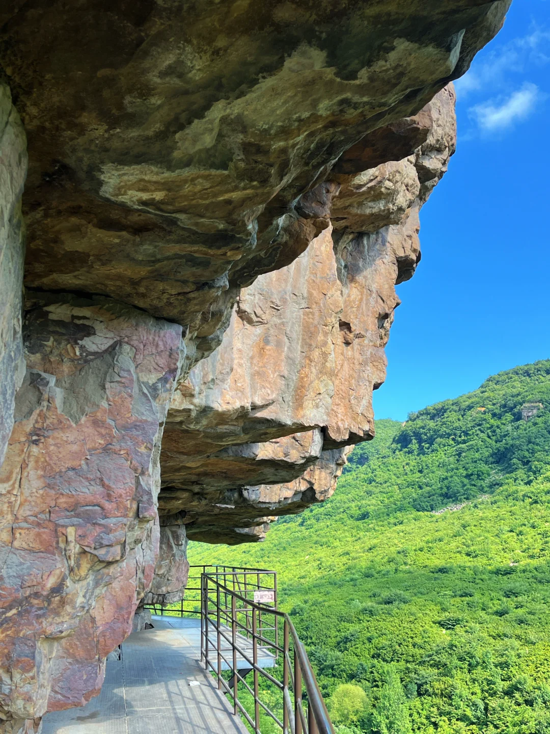 挂壁栈道———人参谷，感觉是要准备收费的节奏