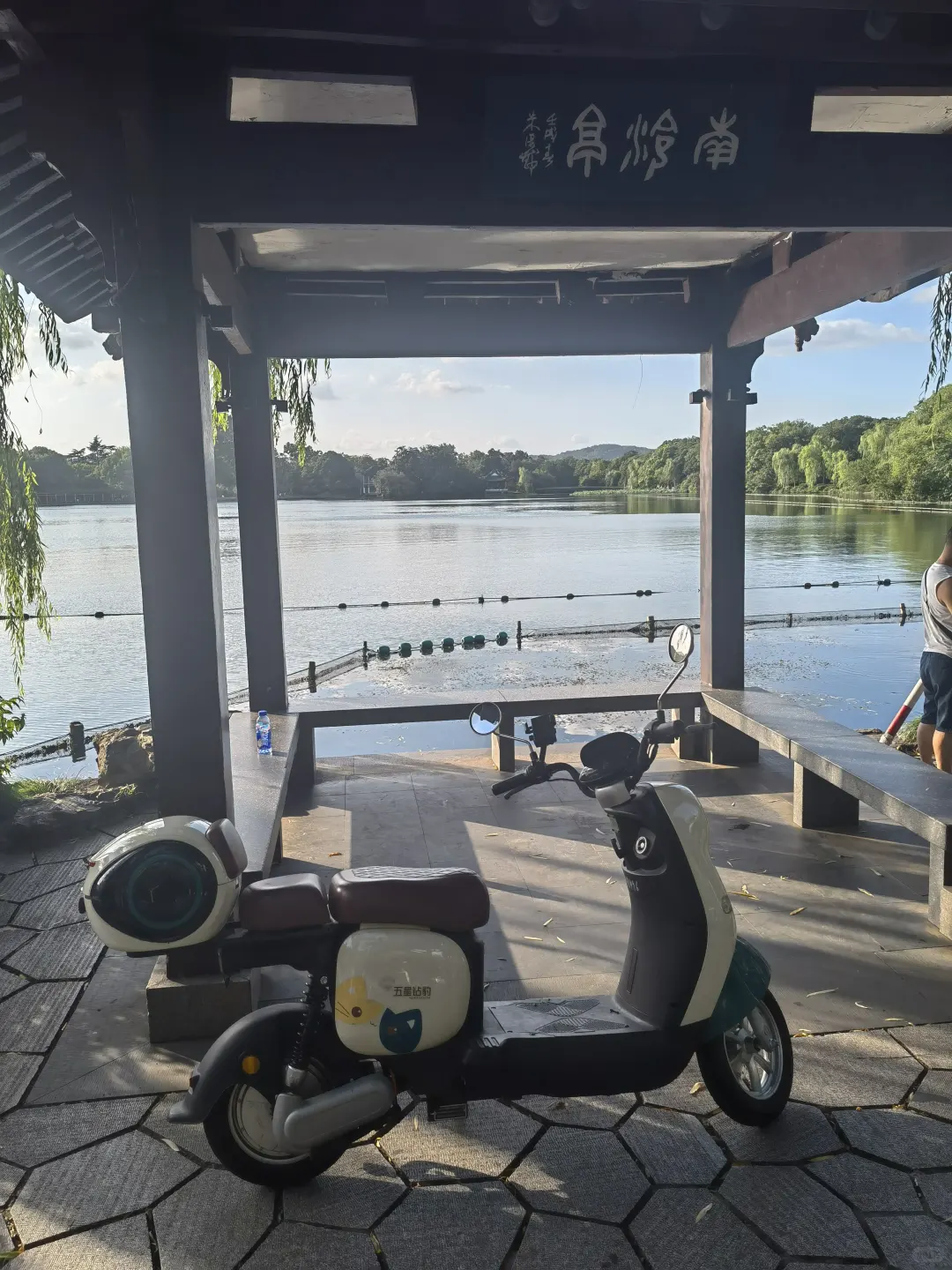 杭州西湖游玩🚴| 解锁电动车漫游攻略，轻松打卡不暴走！