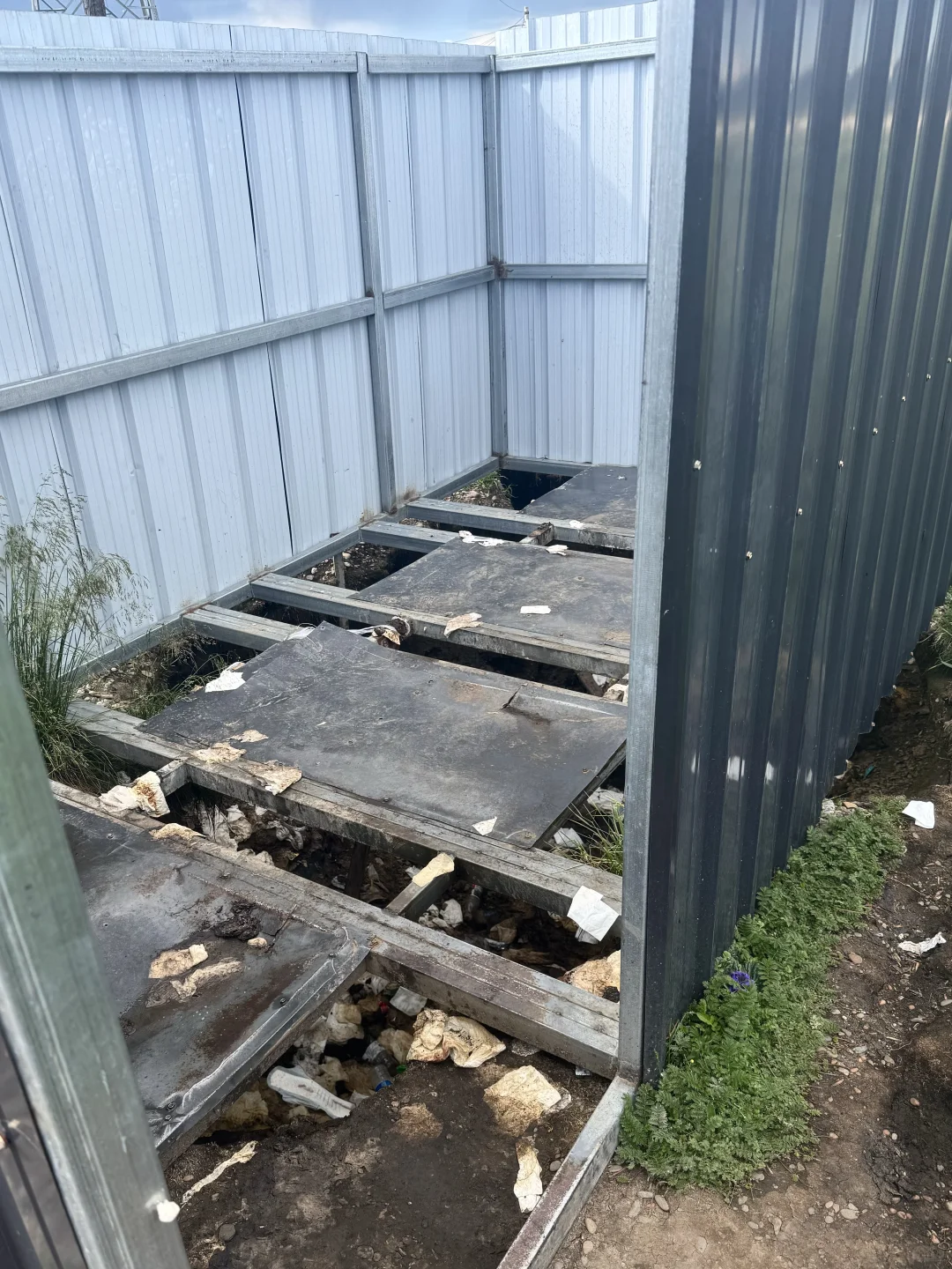 被景区旱厕吓晕