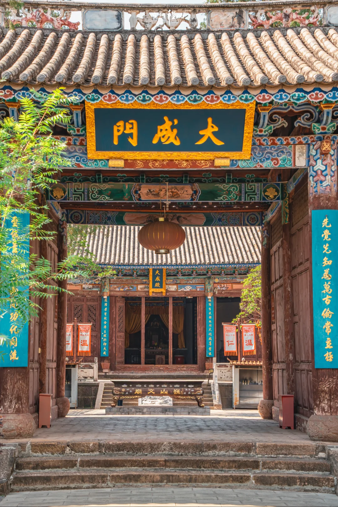 巍山古城 | 蓝花楹盛开下的百年文庙