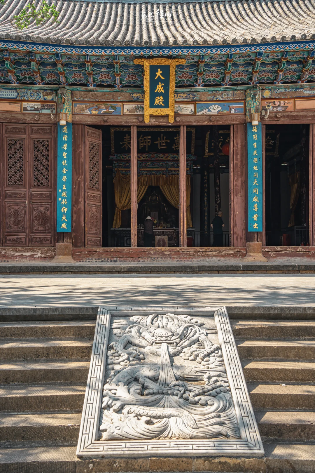 巍山古城 | 蓝花楹盛开下的百年文庙