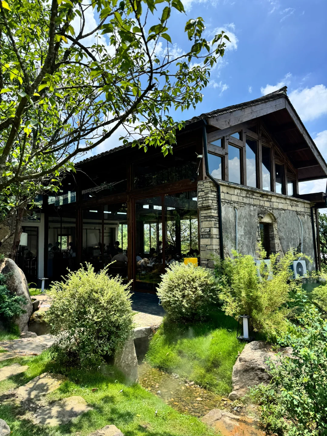 感谢🙏余华！！！这个小镇真的很美……