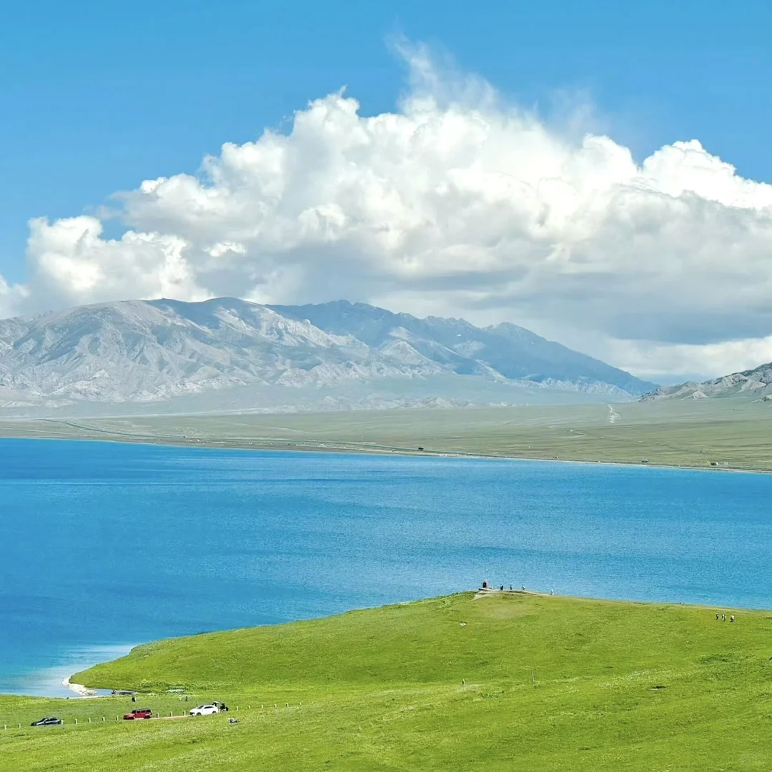 赛里木湖-𝗪𝗲𝗖𝗵𝗮𝘁背景图