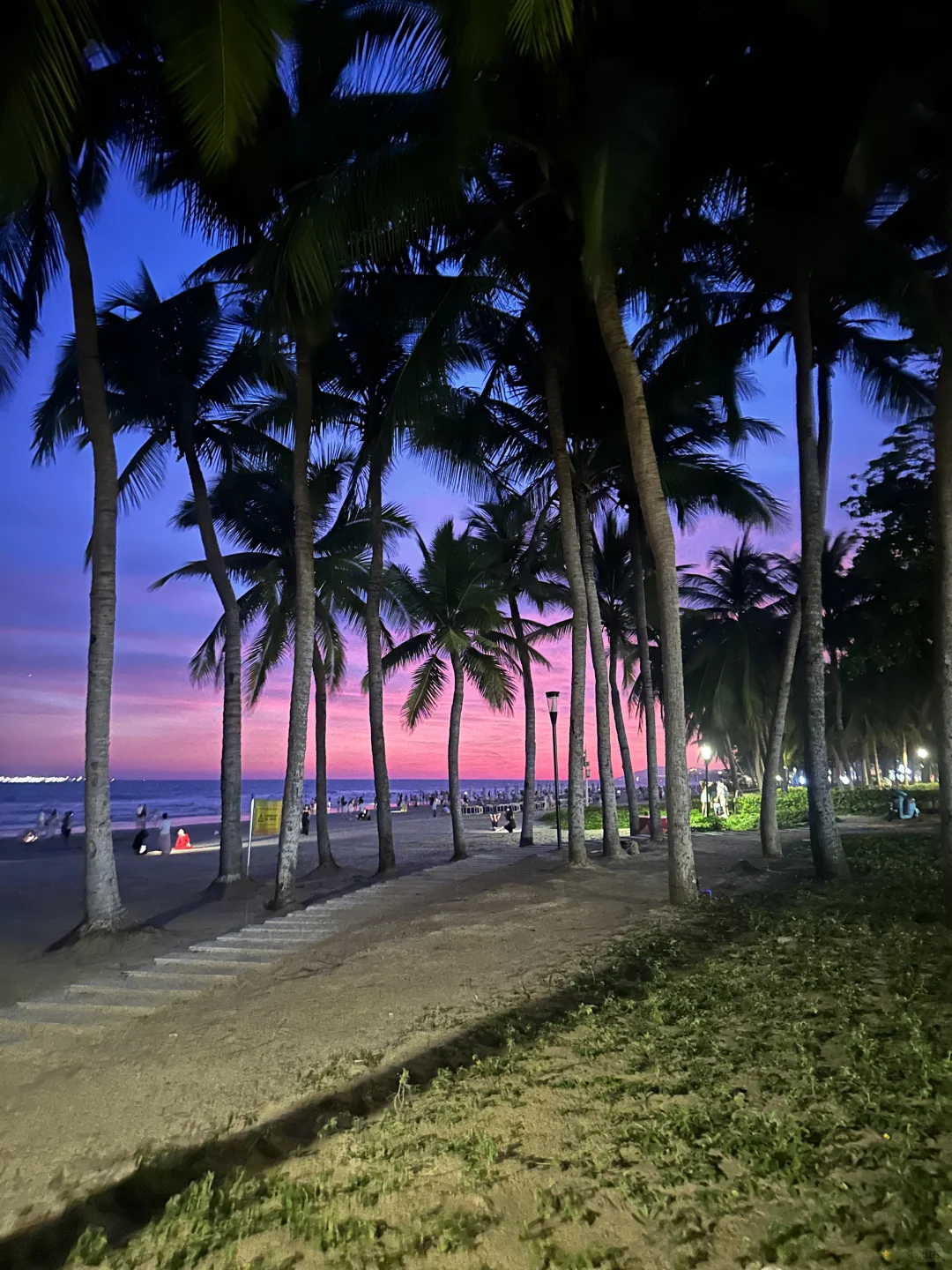 在三亚,玻璃海被富人私有,但天空属于全人类