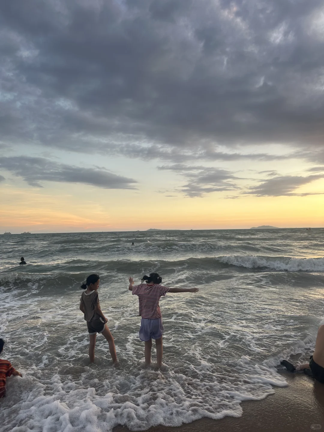 在三亚,玻璃海被富人私有,但天空属于全人类