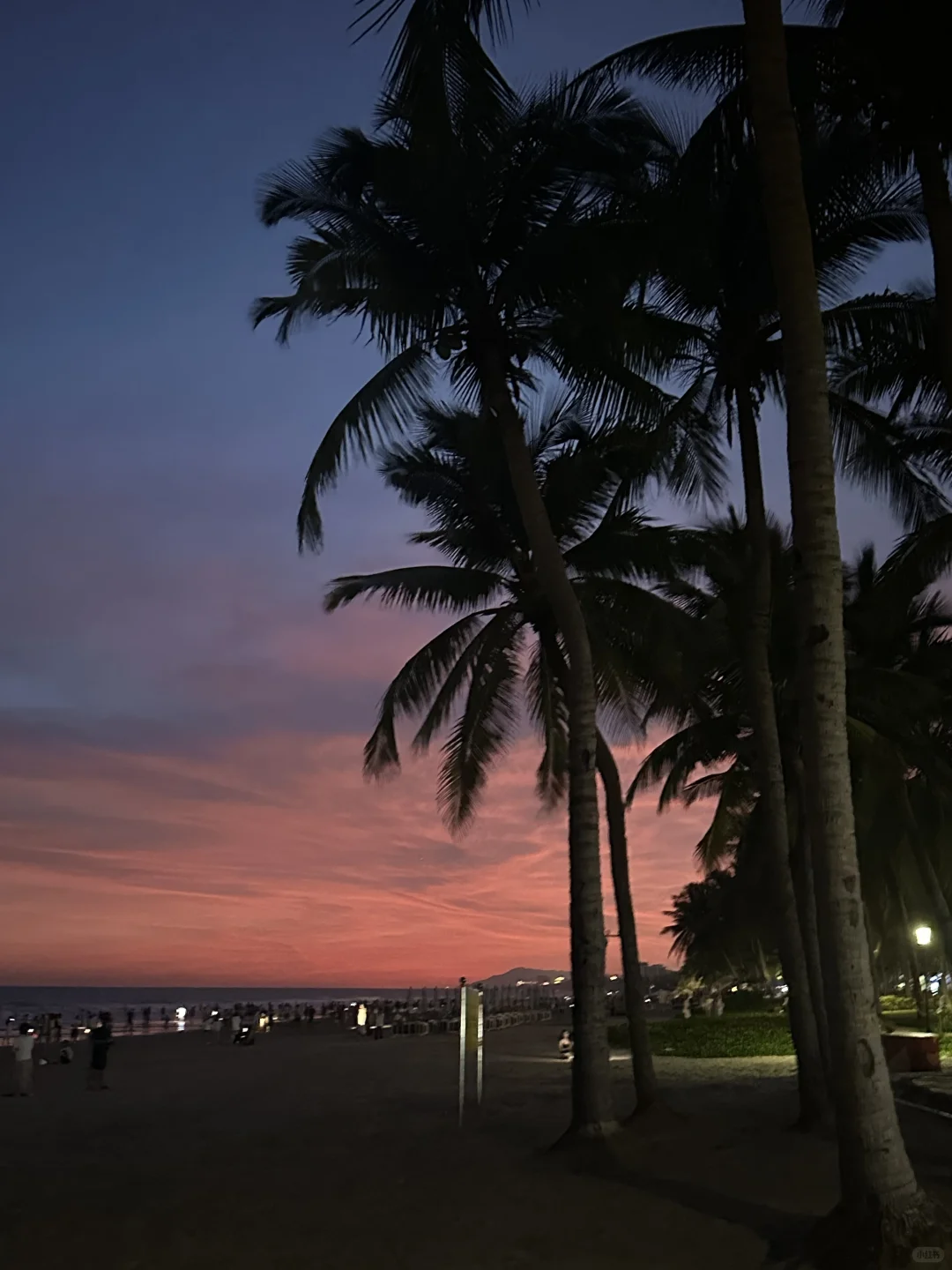 在三亚,玻璃海被富人私有,但天空属于全人类