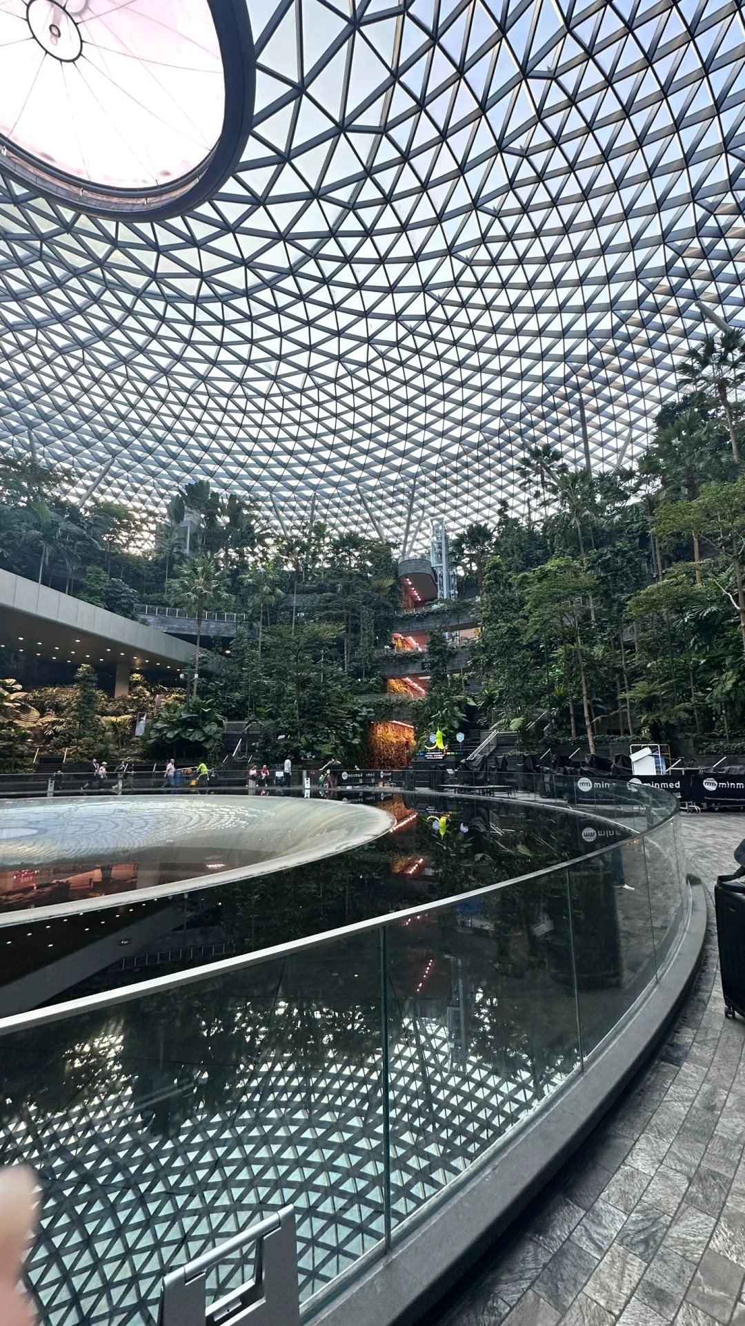 女生勇闯新加坡两天一晚