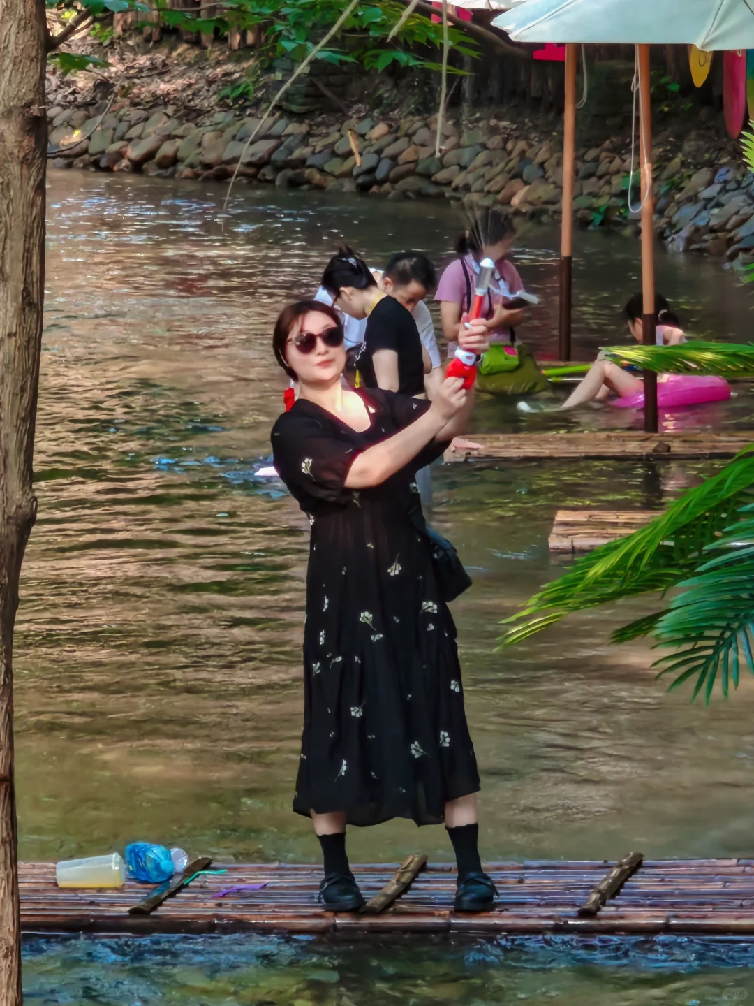 带娃躺玩丛林漂流不费妈!亲子狂欢一整天