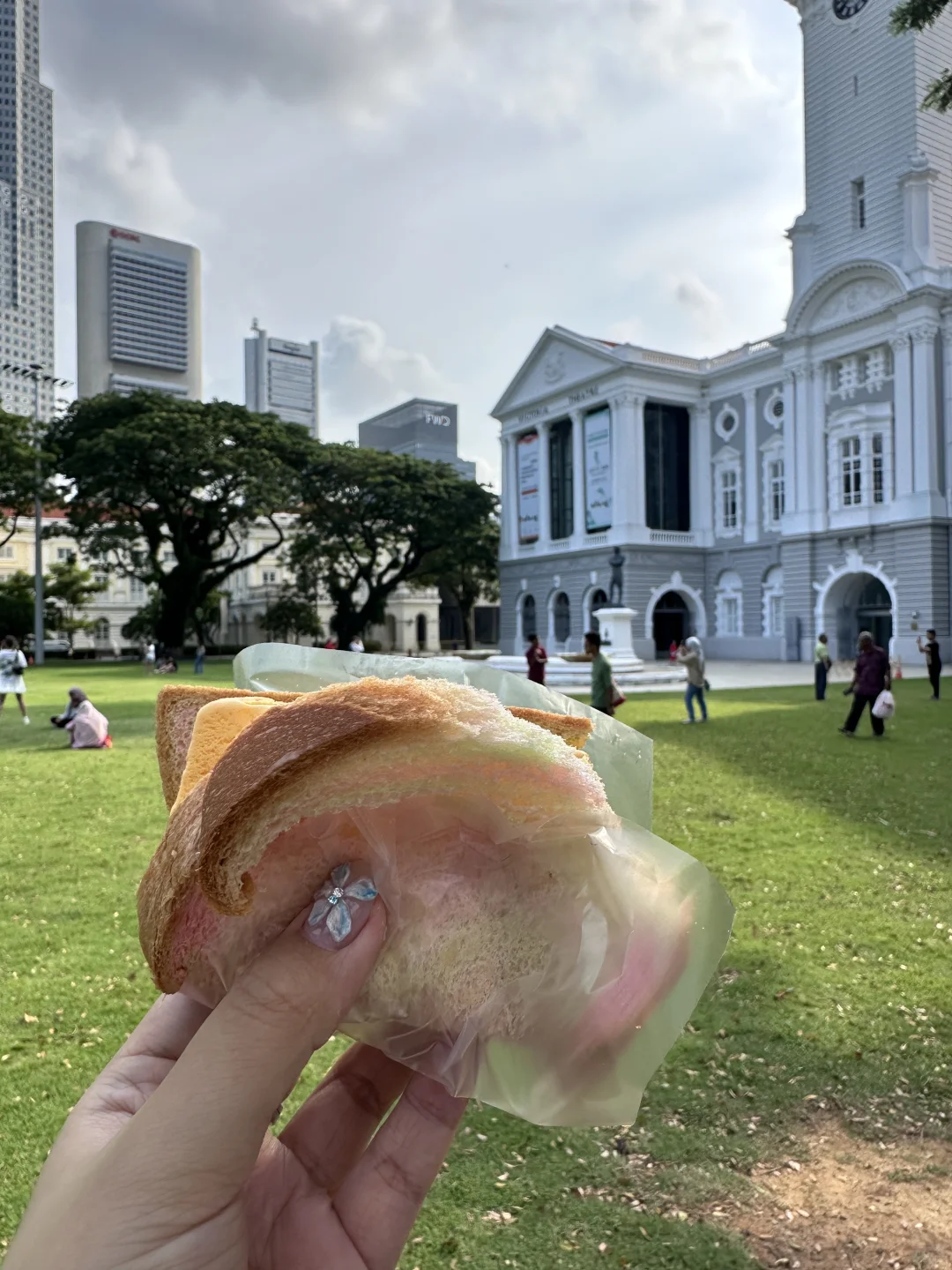 女生勇闯新加坡两天一晚