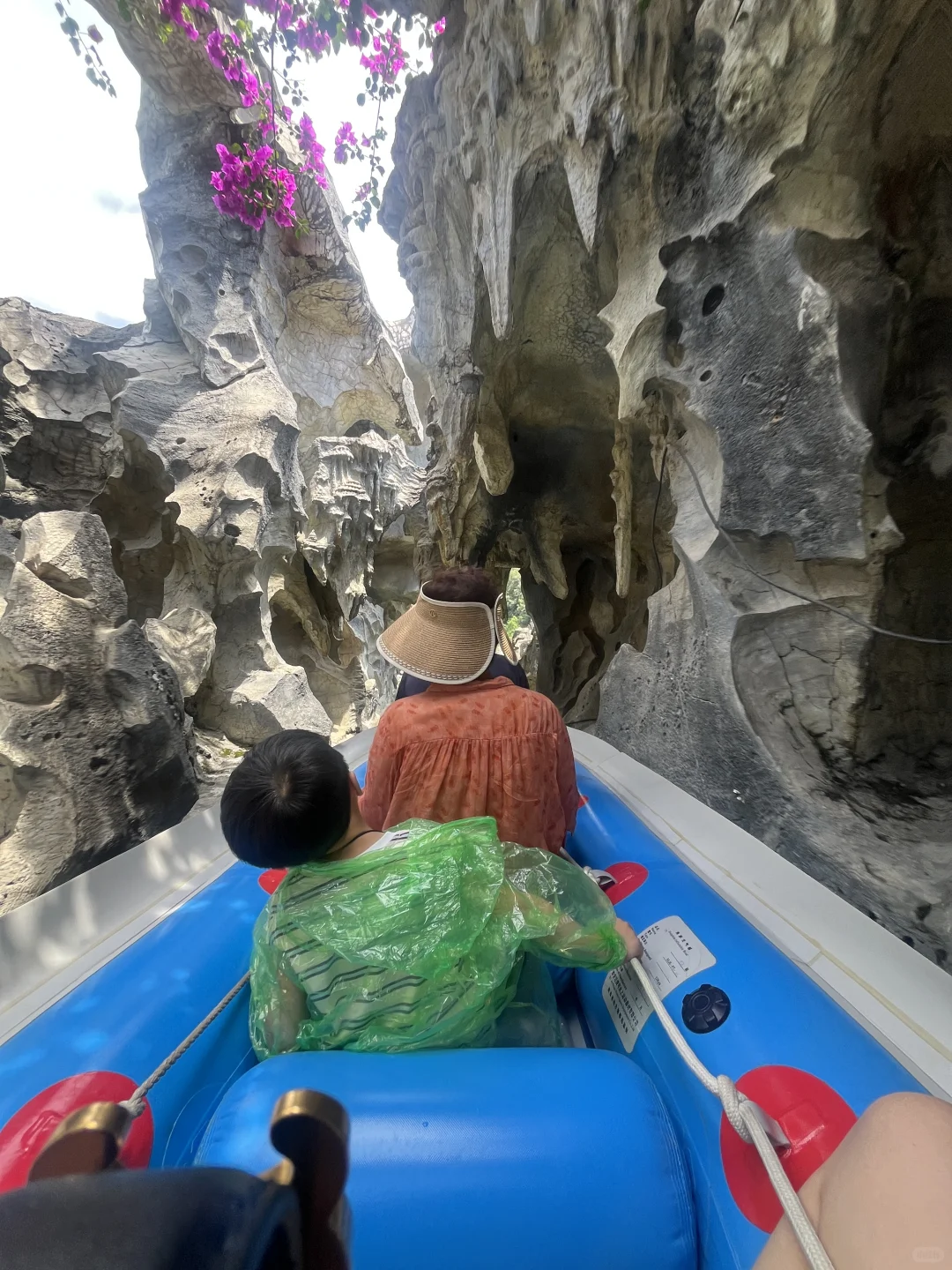 这个溶洞漂流太好玩了吧⛰️💦