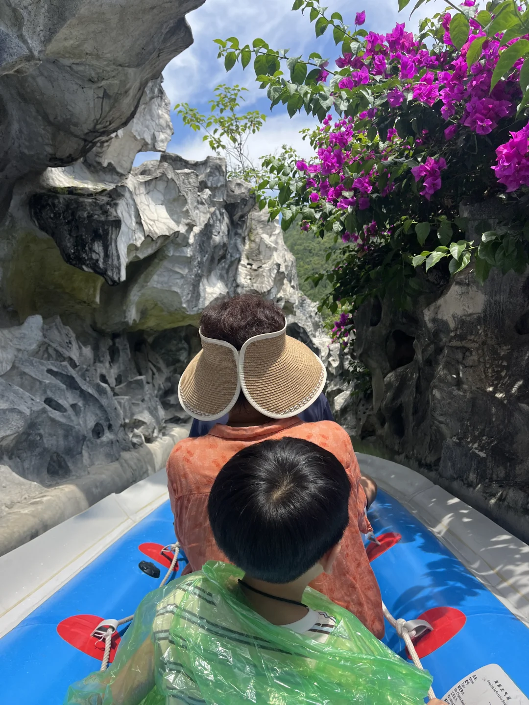 这个溶洞漂流太好玩了吧⛰️💦