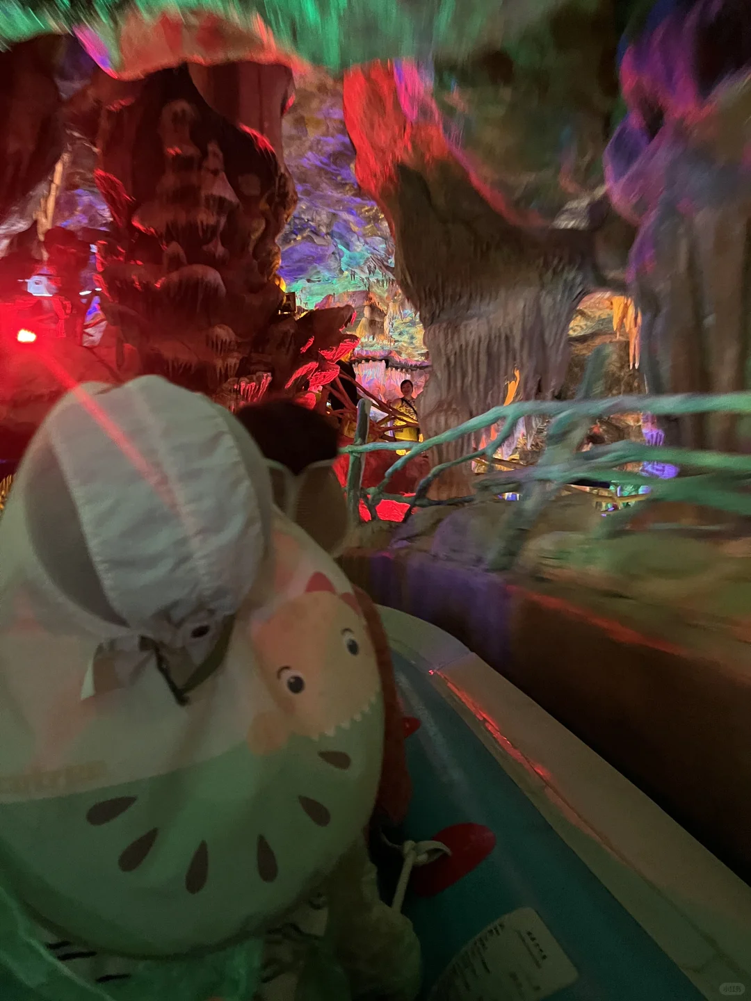 这个溶洞漂流太好玩了吧⛰️💦