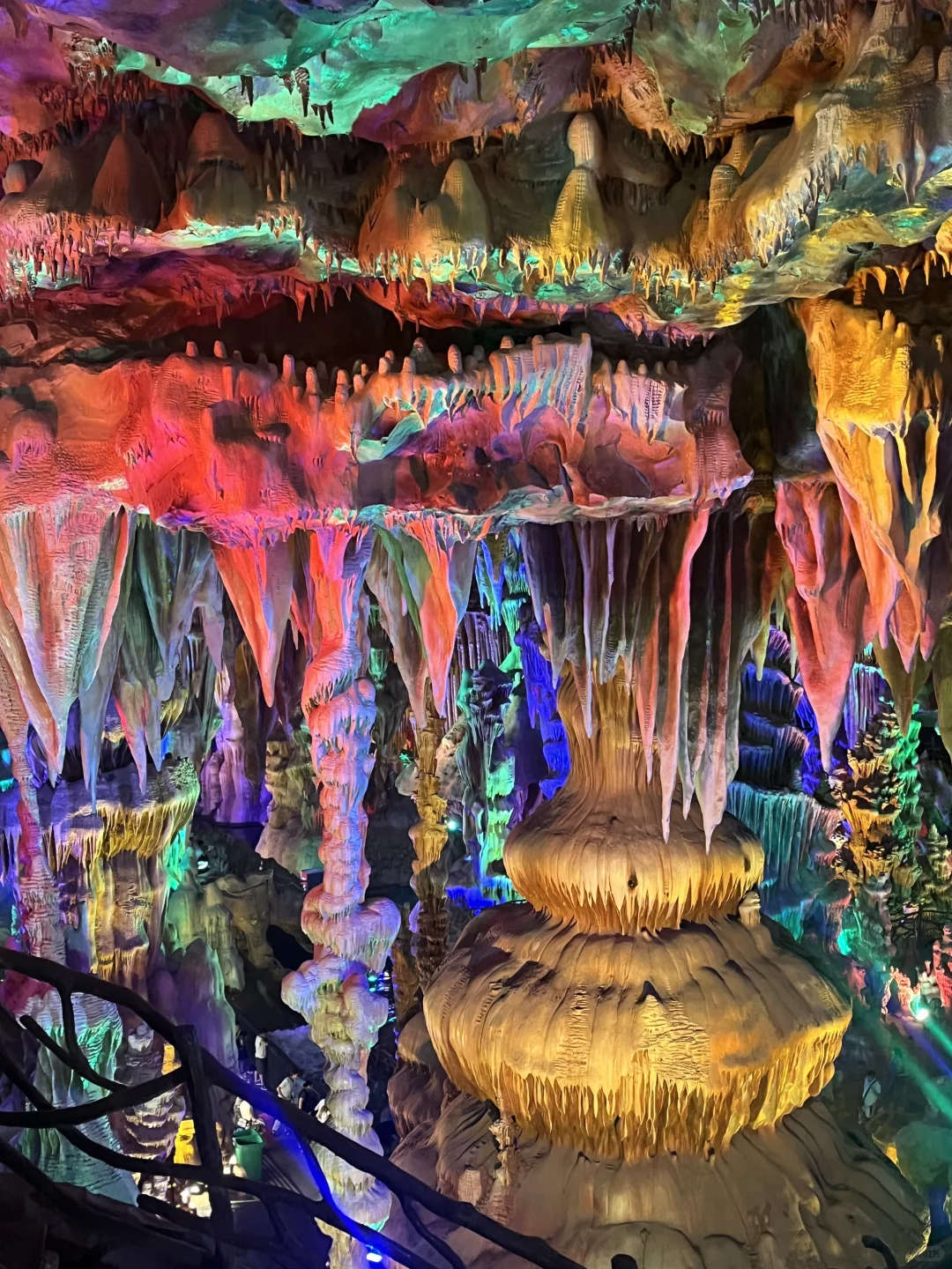 这个溶洞漂流太好玩了吧⛰️💦