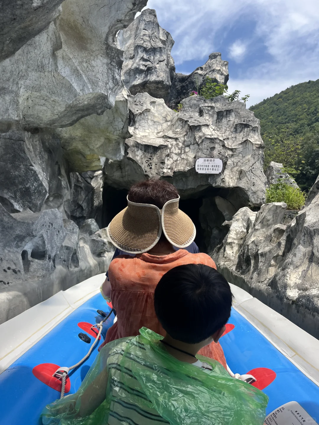 这个溶洞漂流太好玩了吧⛰️💦