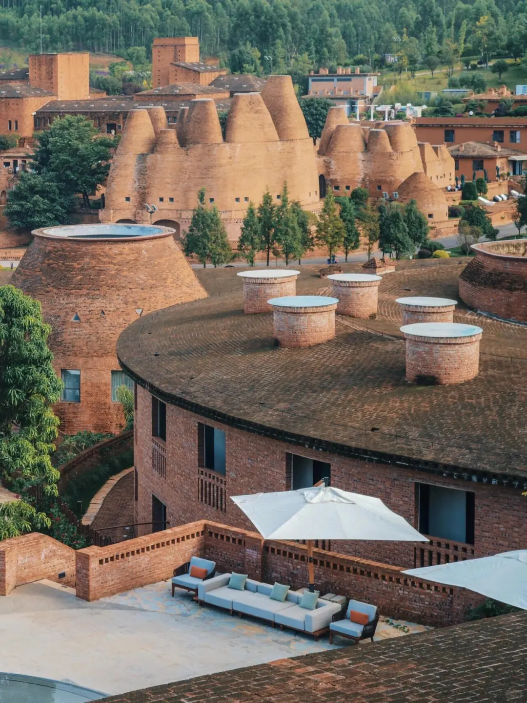 放弃大理了，暑假冲24°C的弥勒，人少景还美