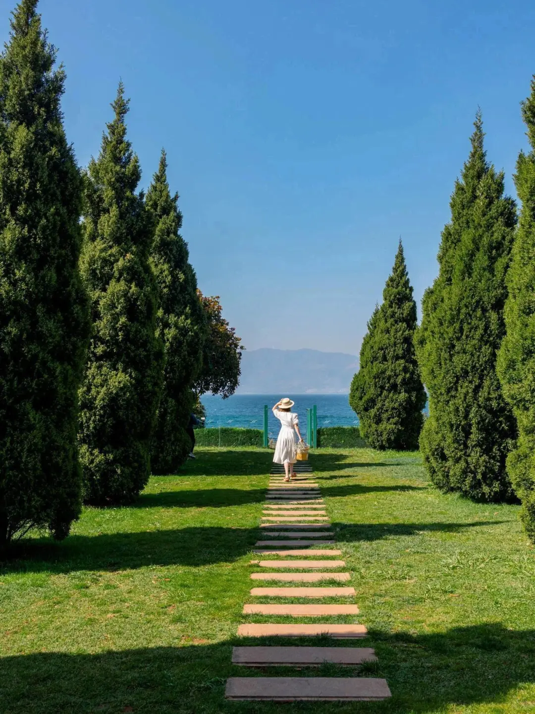 放弃大理了，暑假冲24°C的弥勒，人少景还美