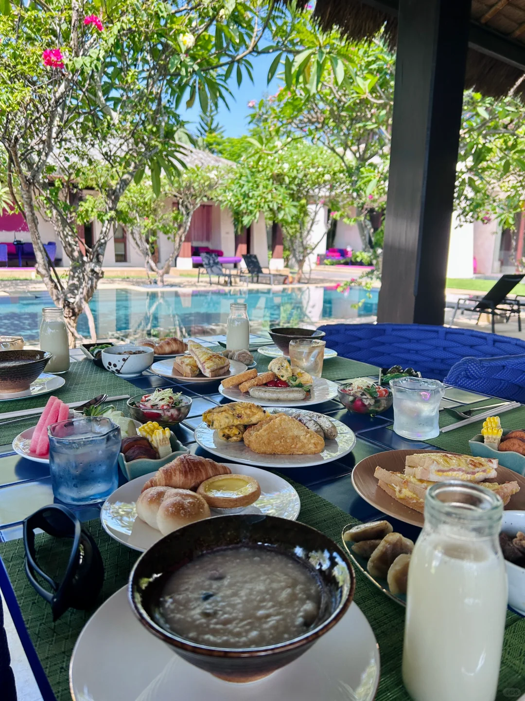 弥补了国内没有白莲花度假村的空白