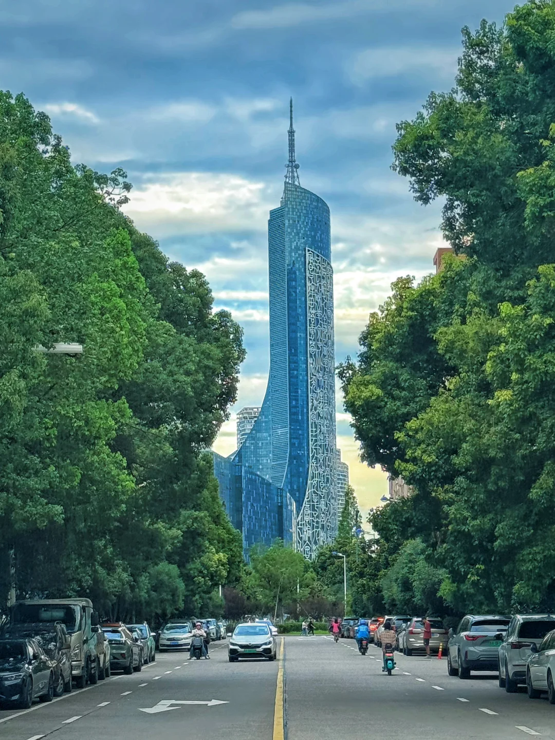 合肥：钢铁森林里，烟火与文艺共生