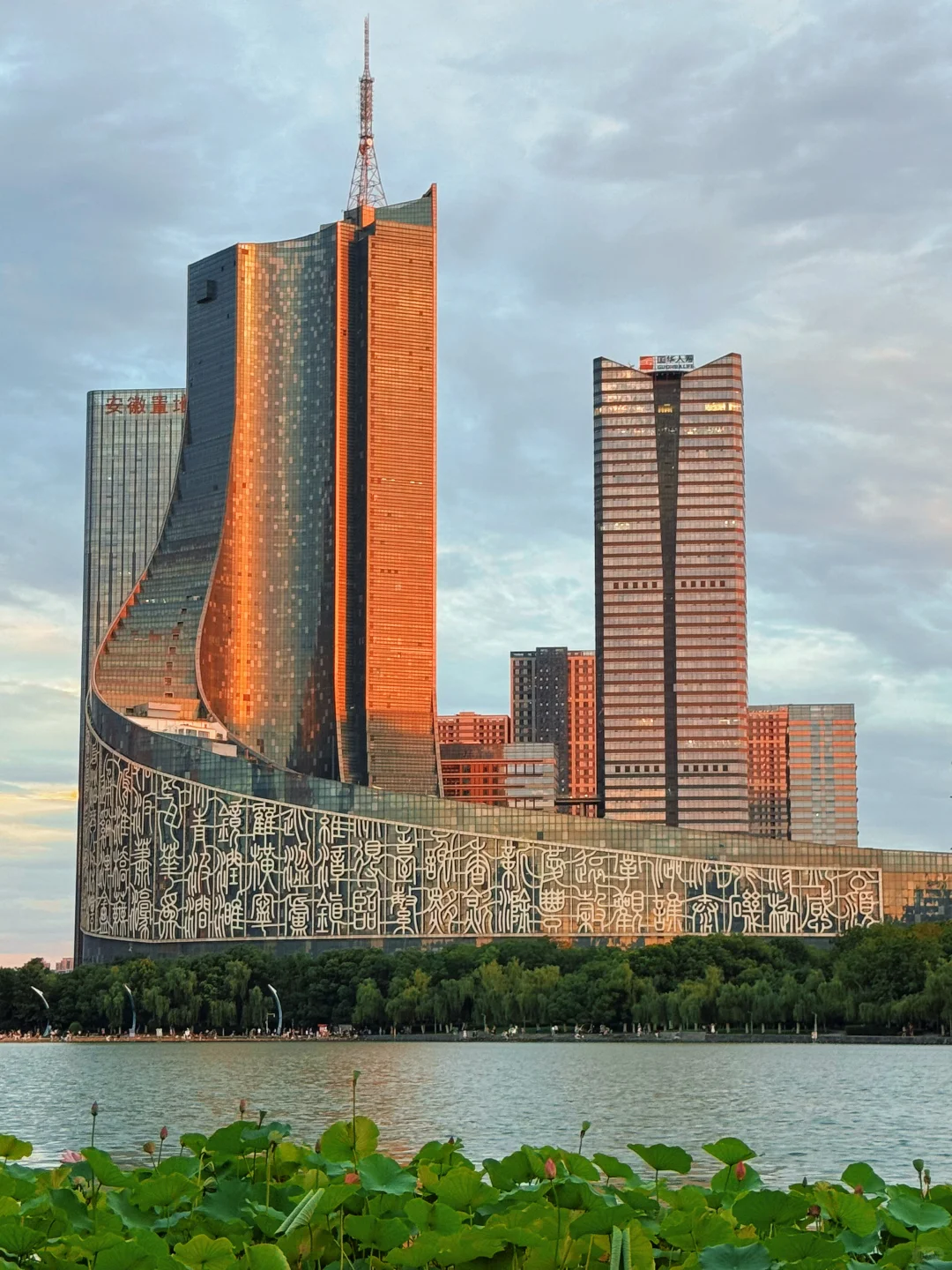 合肥：钢铁森林里，烟火与文艺共生