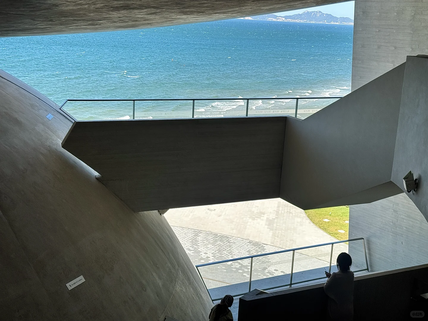 还是国内吗，这地方可以坐一下午