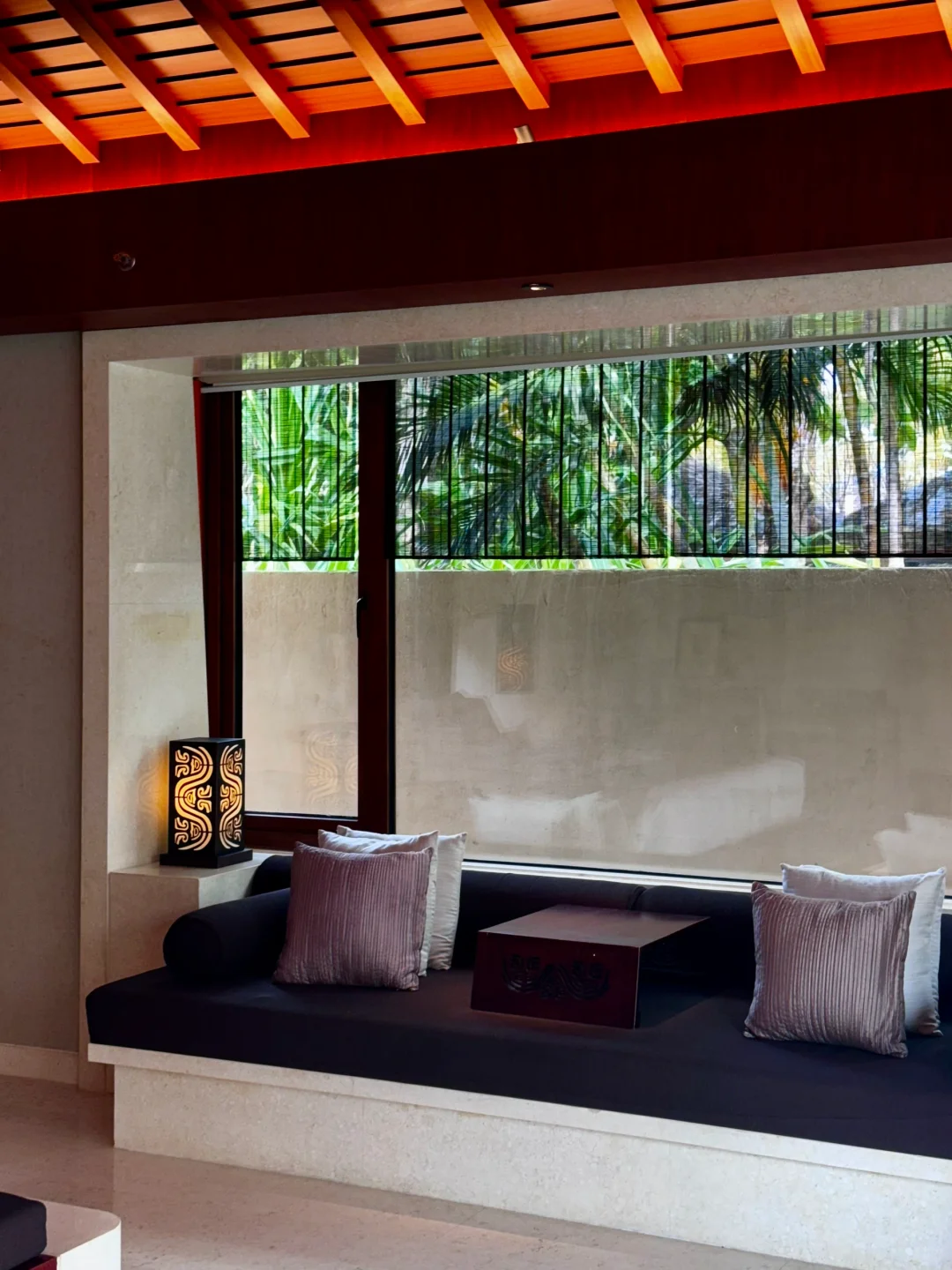 弥补了国内没有白莲花度假村的空白