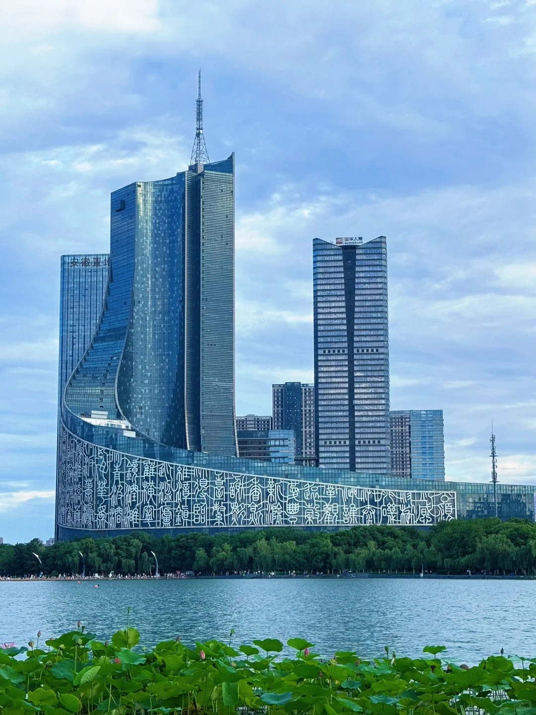 合肥：钢铁森林里，烟火与文艺共生