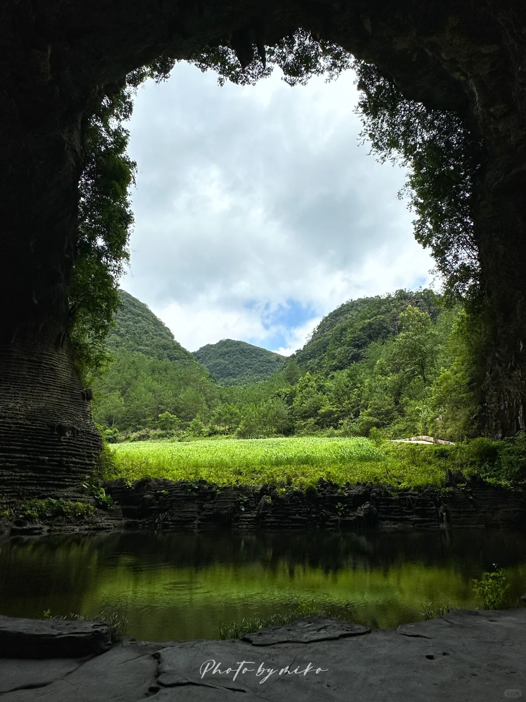 藏在山里的蓝洞，太美了(^-^)