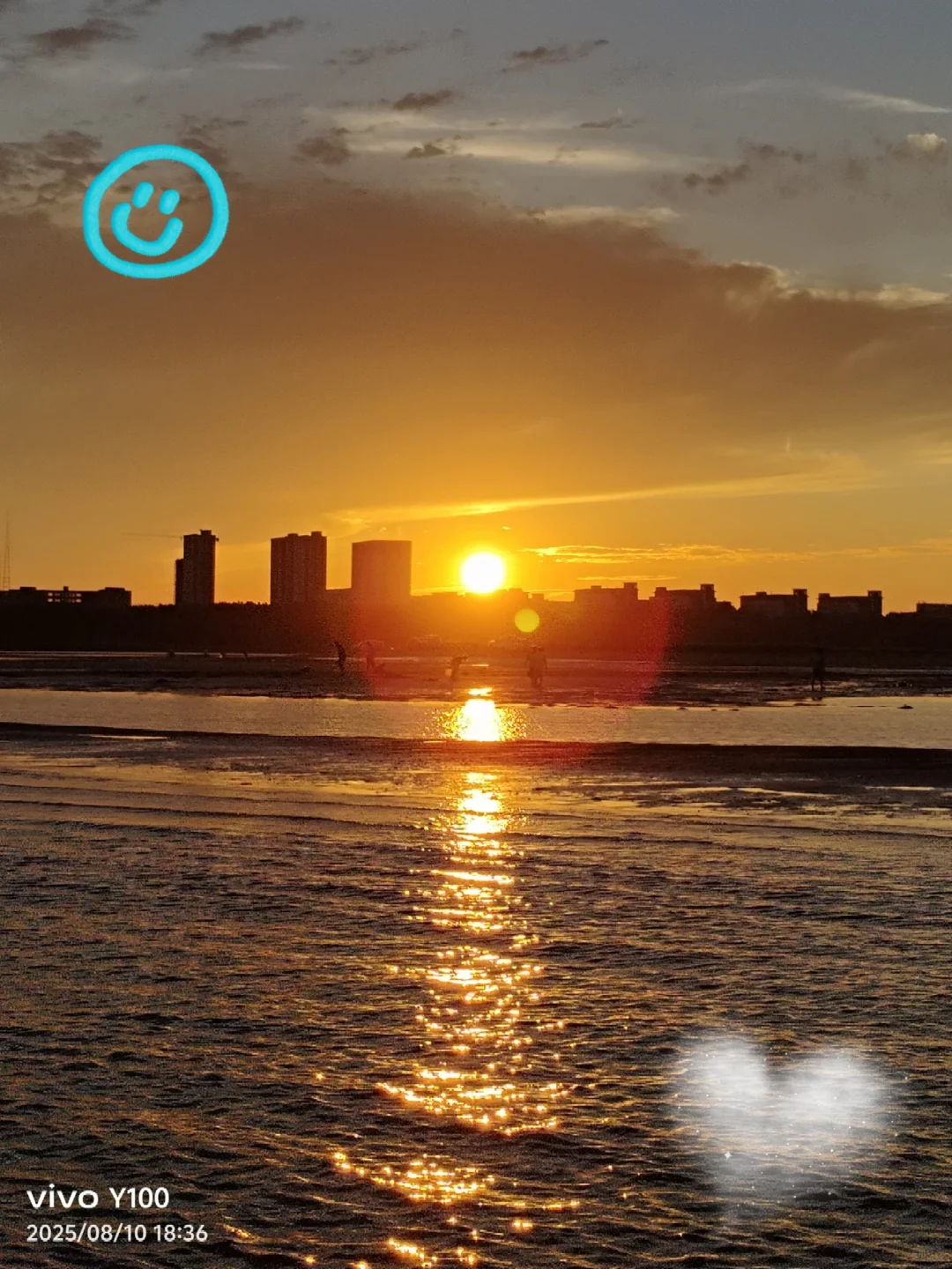 坐在海边看日落