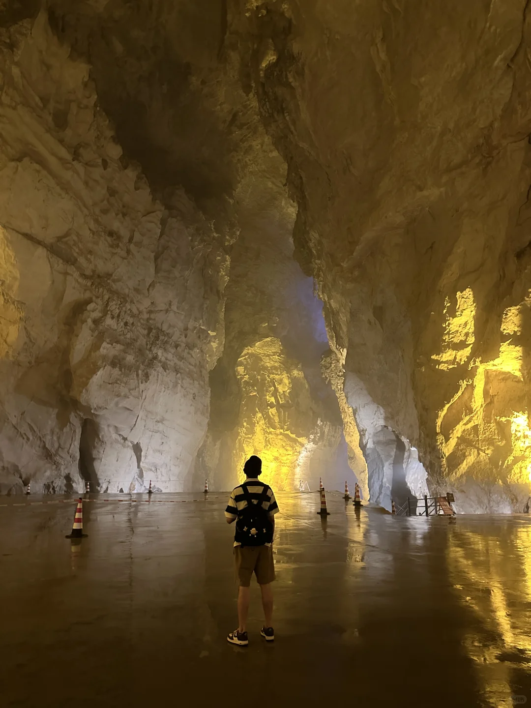 藏在山里的蓝洞，太美了(^-^)