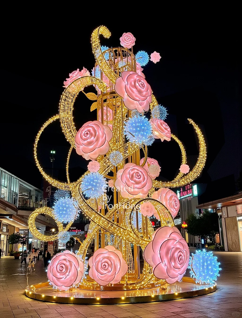 一组玫瑰花装置,七夕创意提前备好