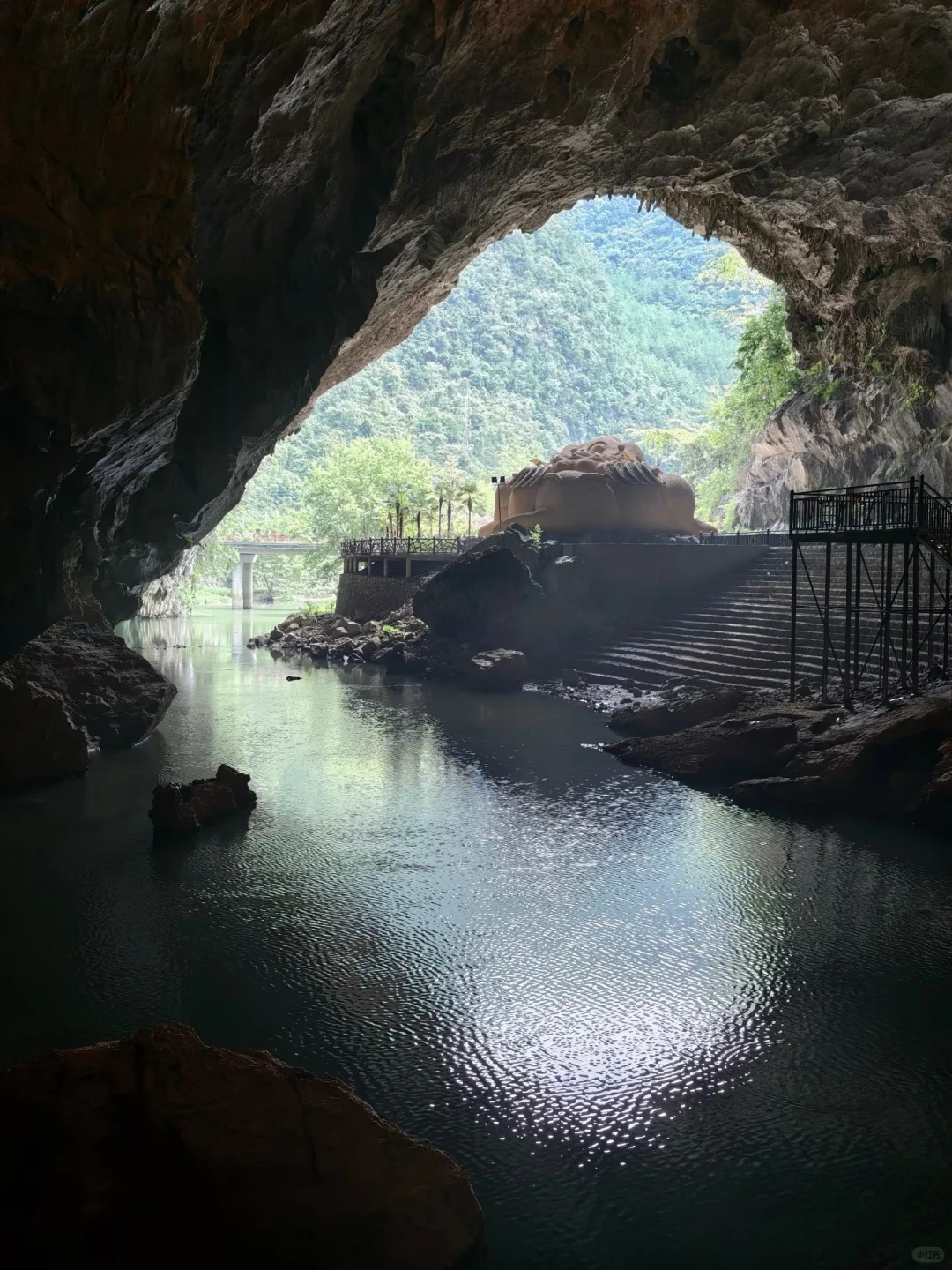 藏在山里的蓝洞，太美了(^-^)