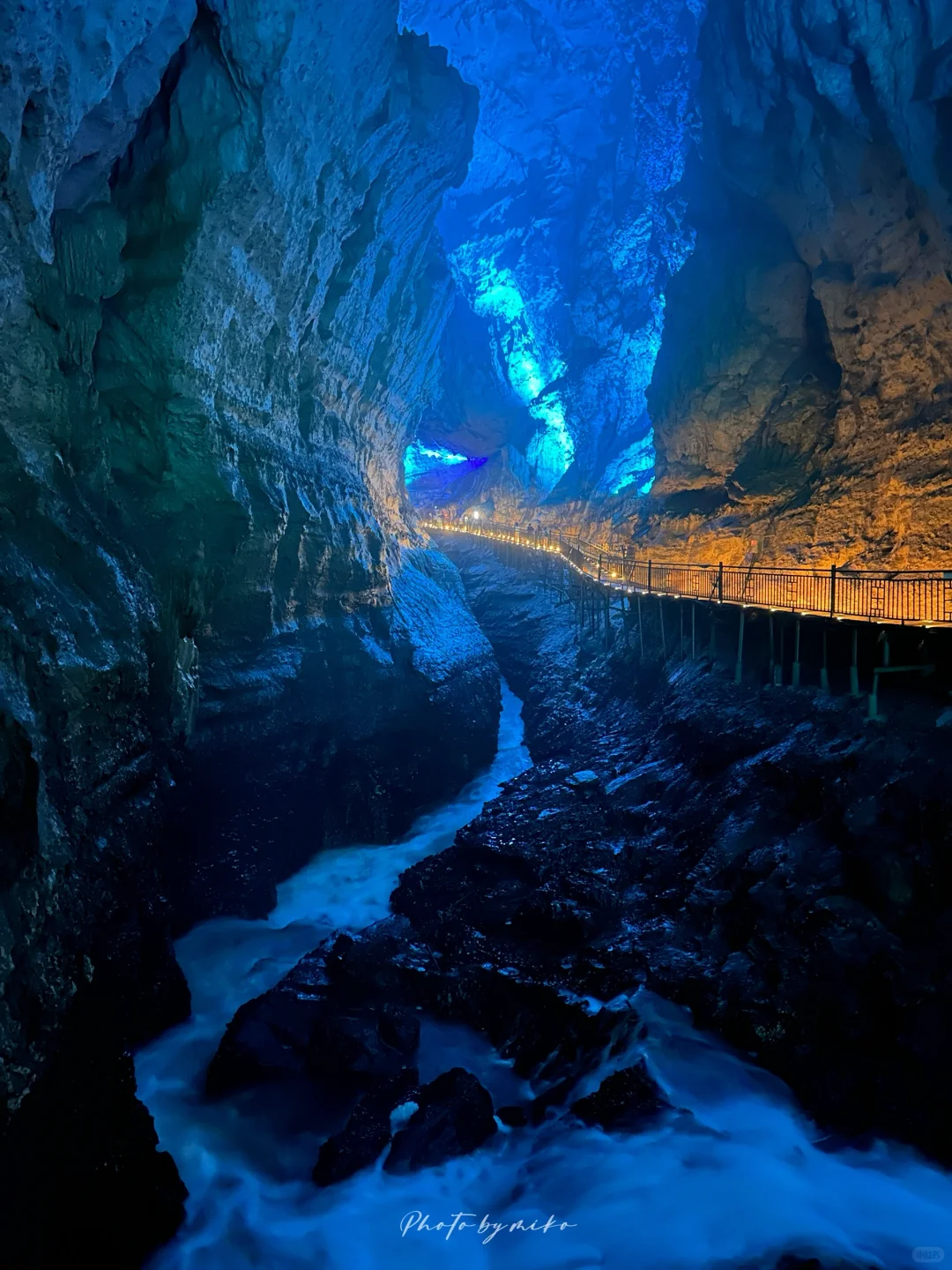藏在山里的蓝洞，太美了(^-^)