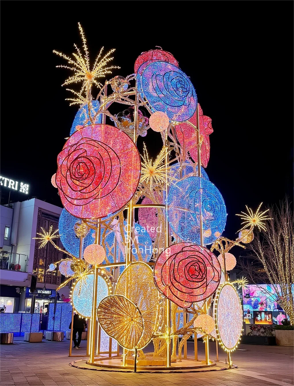 一组玫瑰花装置,七夕创意提前备好