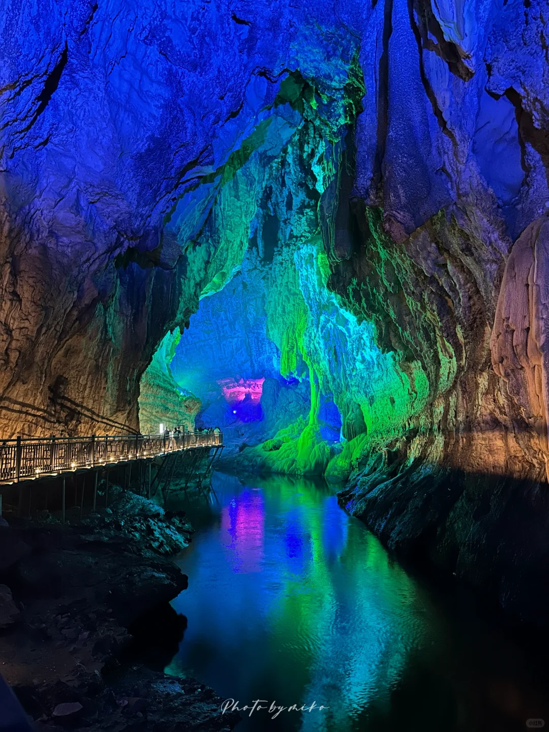 藏在山里的蓝洞，太美了(^-^)