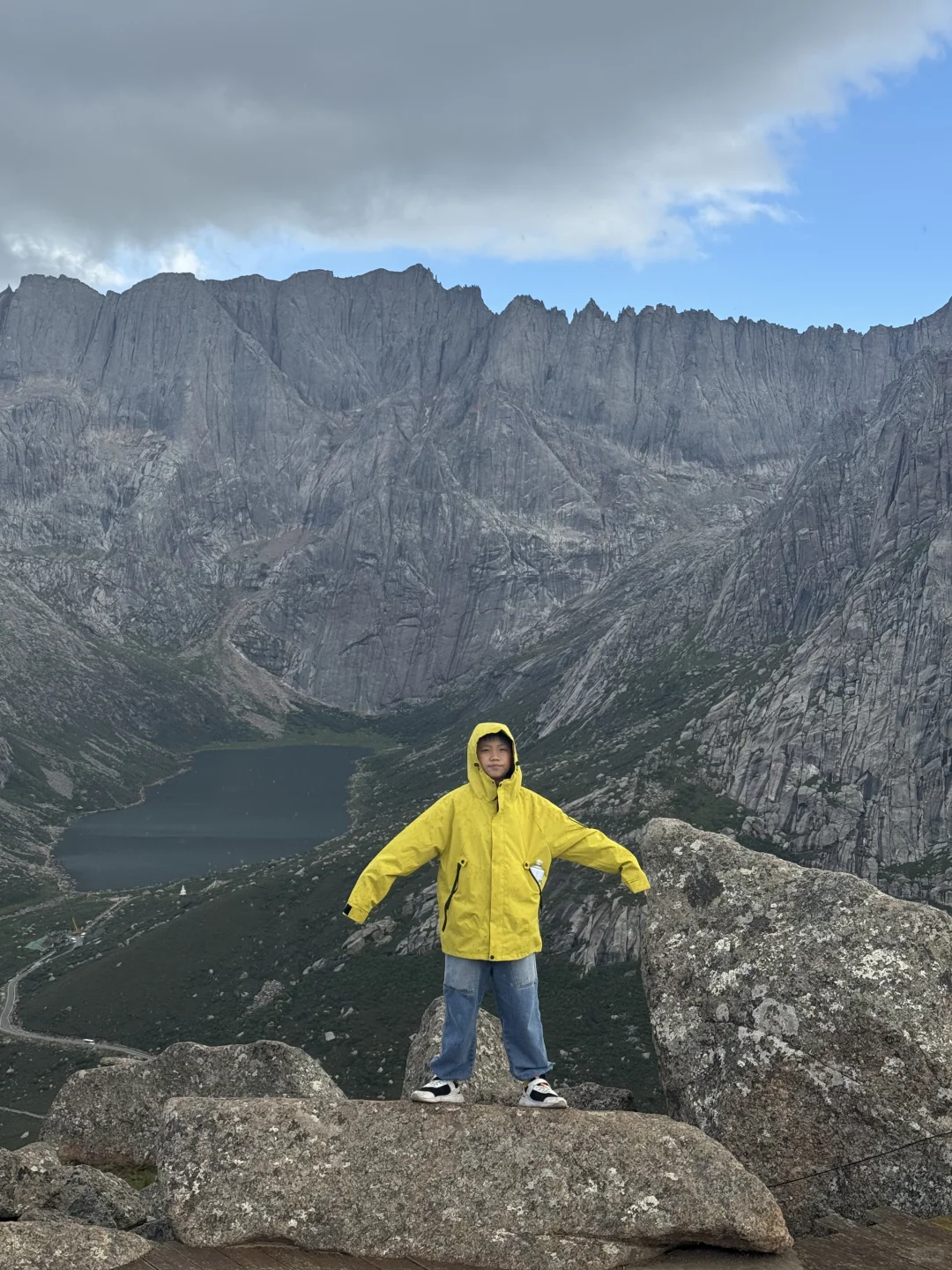 一天经历了莲宝叶则春夏秋冬