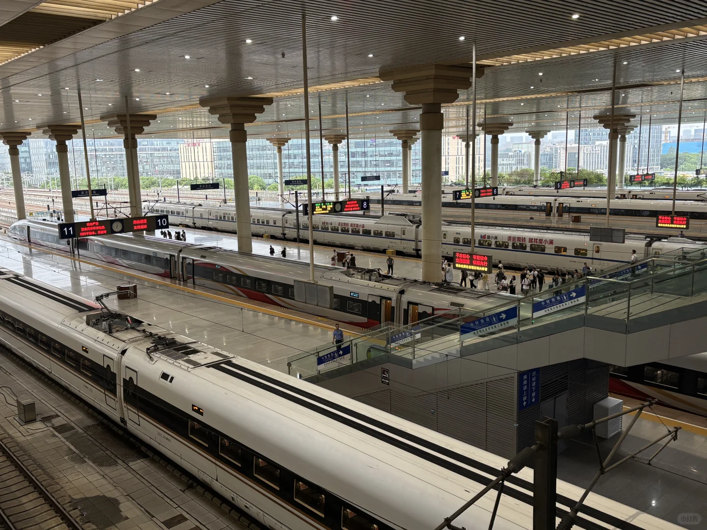 我又来到陌生的地方这里的话我一句也不会讲