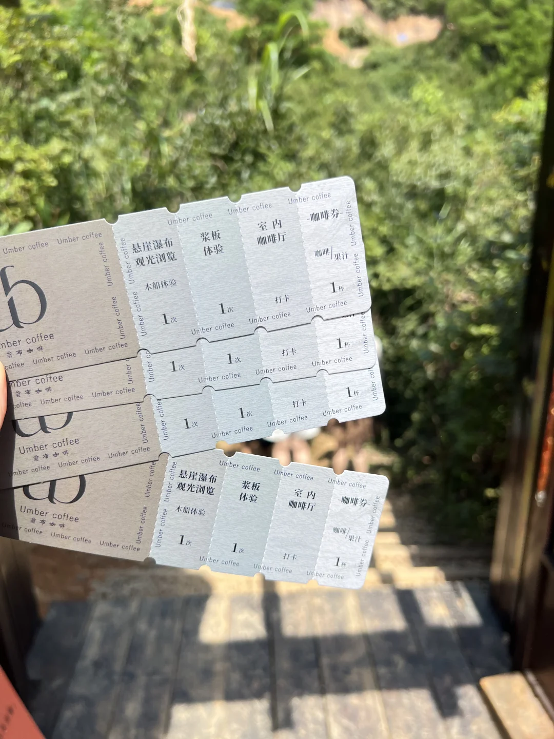 藏在山里的瀑布