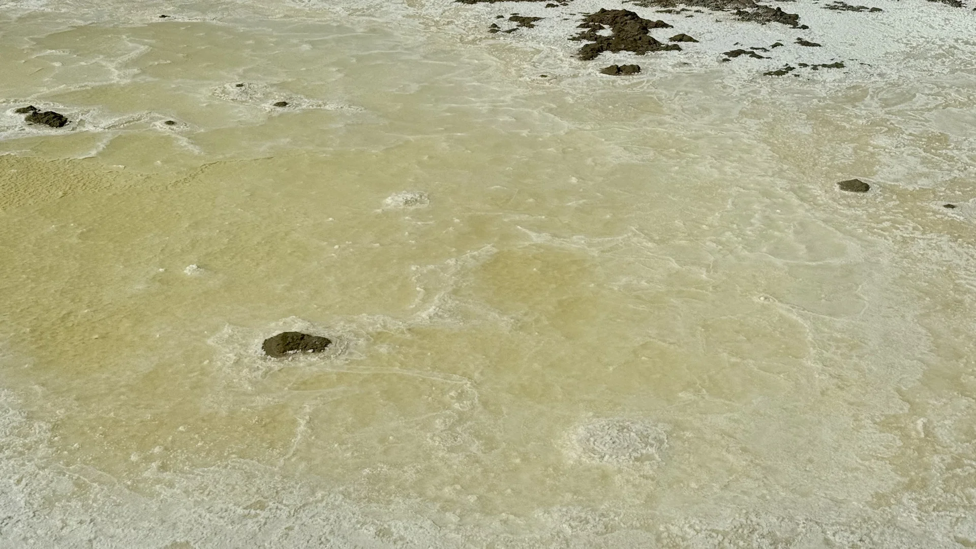 察尔汗盐湖的绿让人难以忘怀