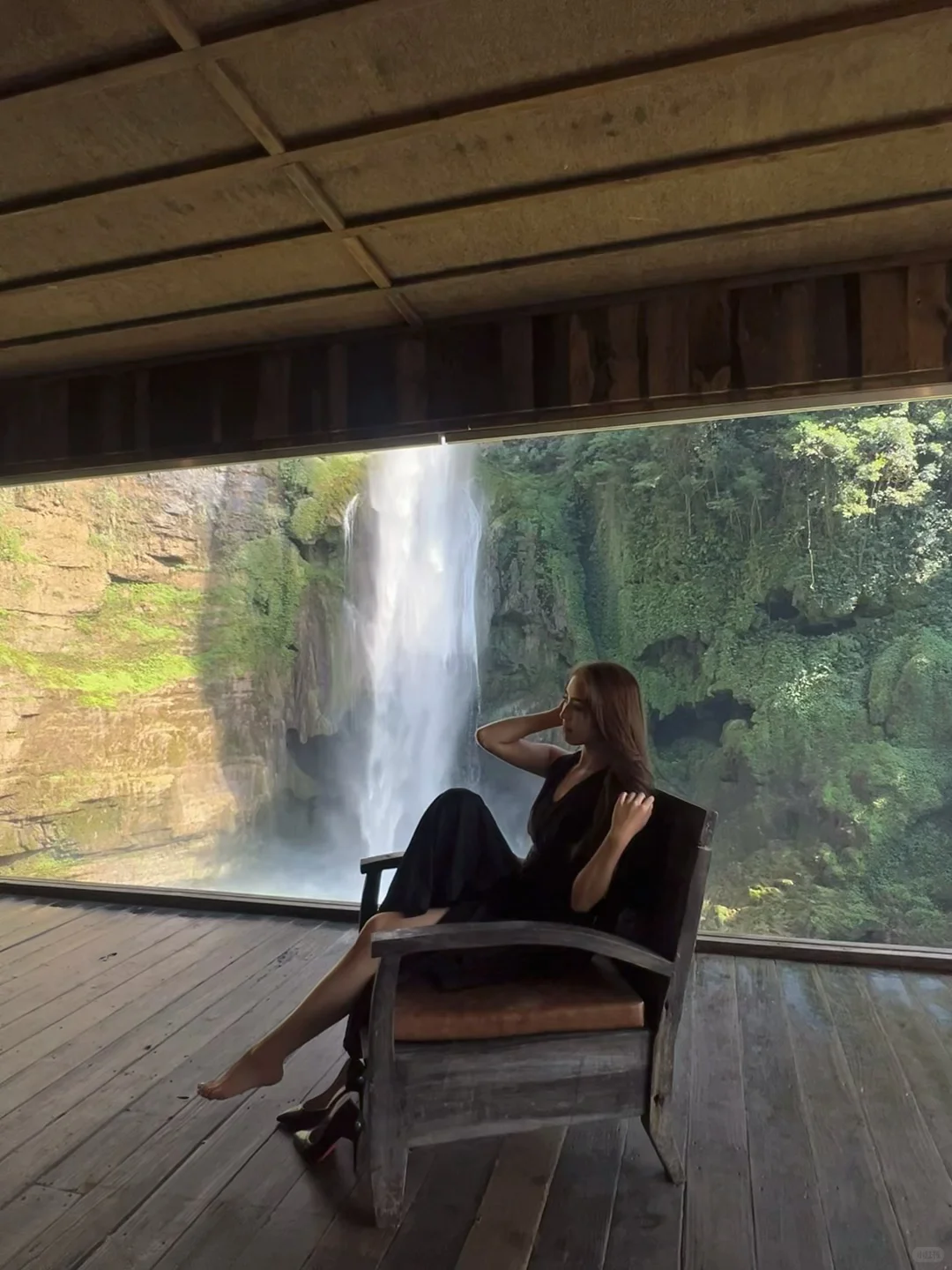 藏在山里的瀑布